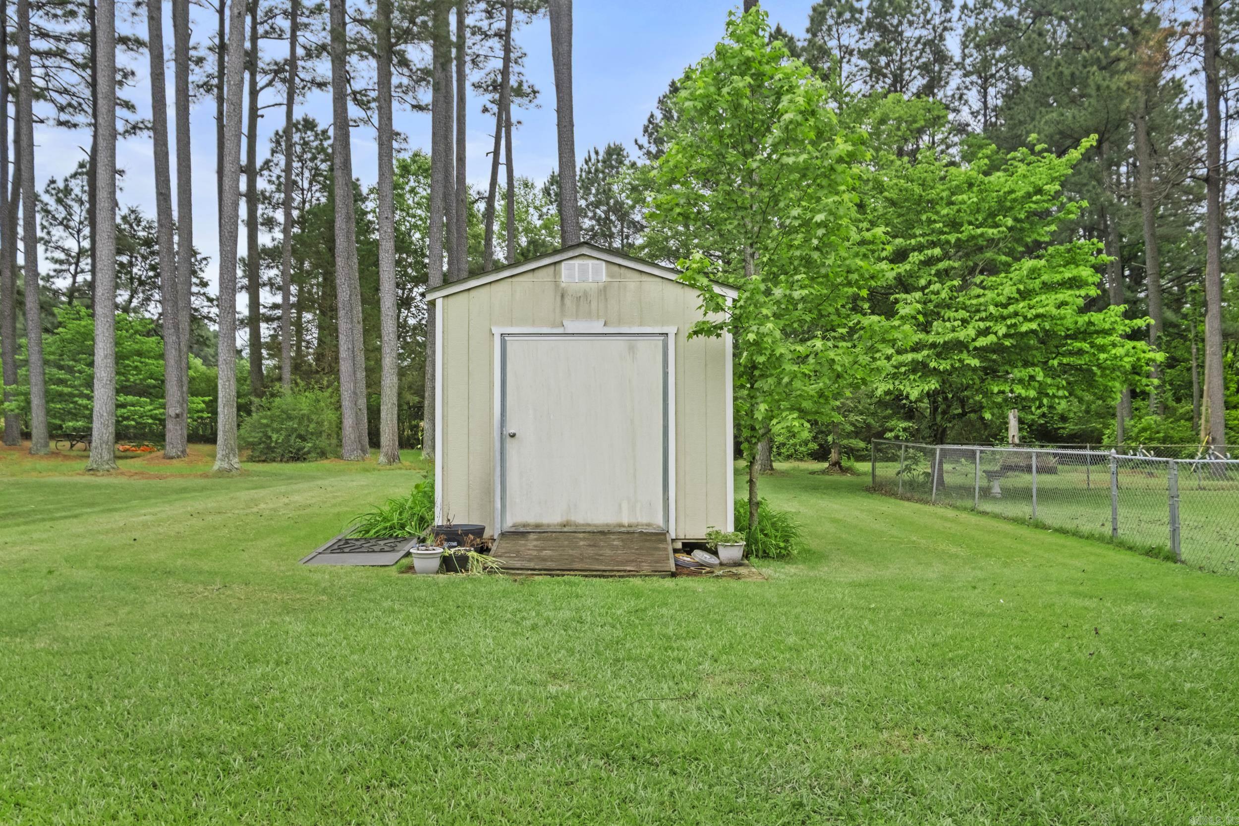 PINEWOOD ESTATES - Residential