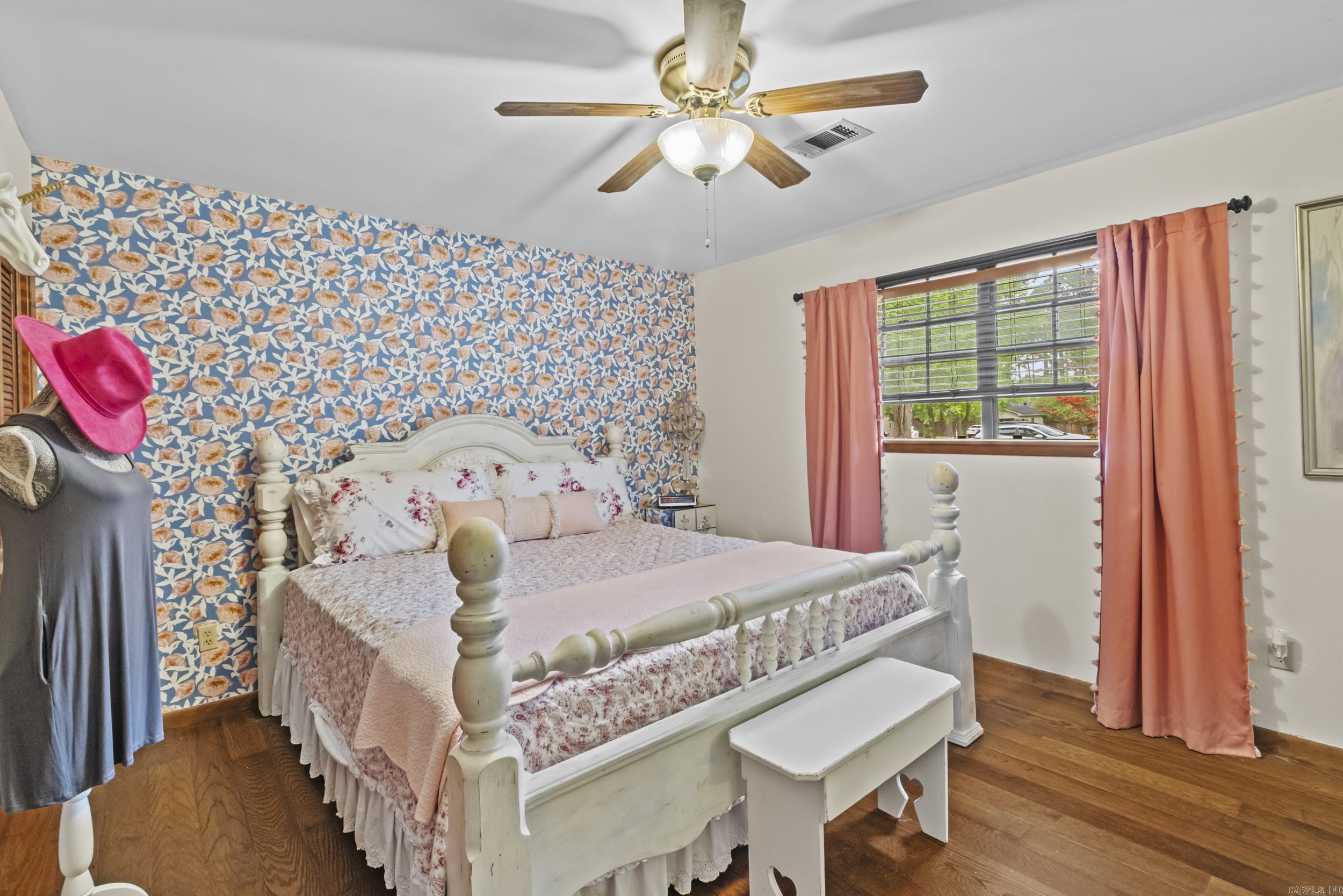 PINEWOOD ESTATES - Residential