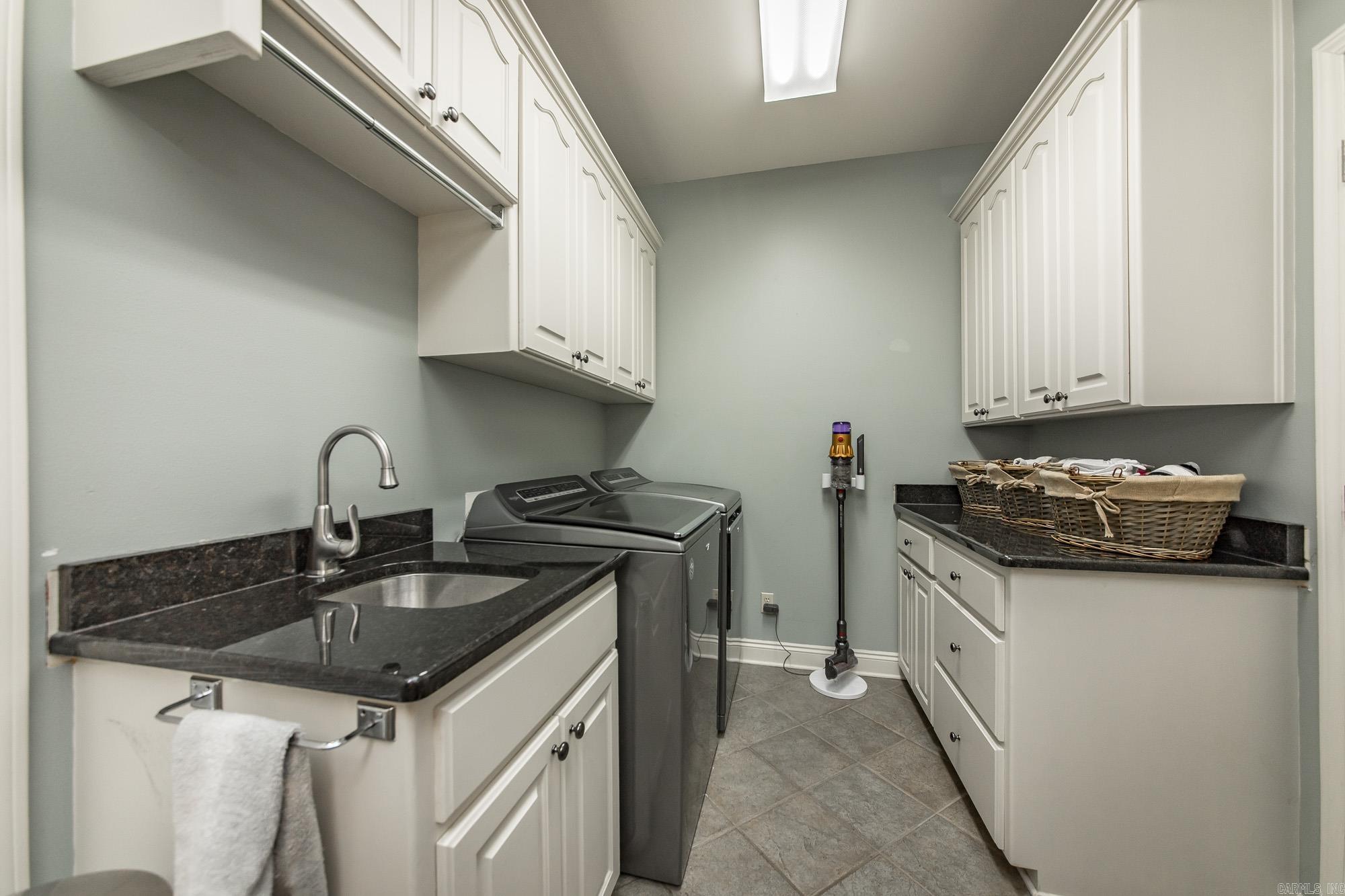 CAMBRIDGE PLACE - Residential