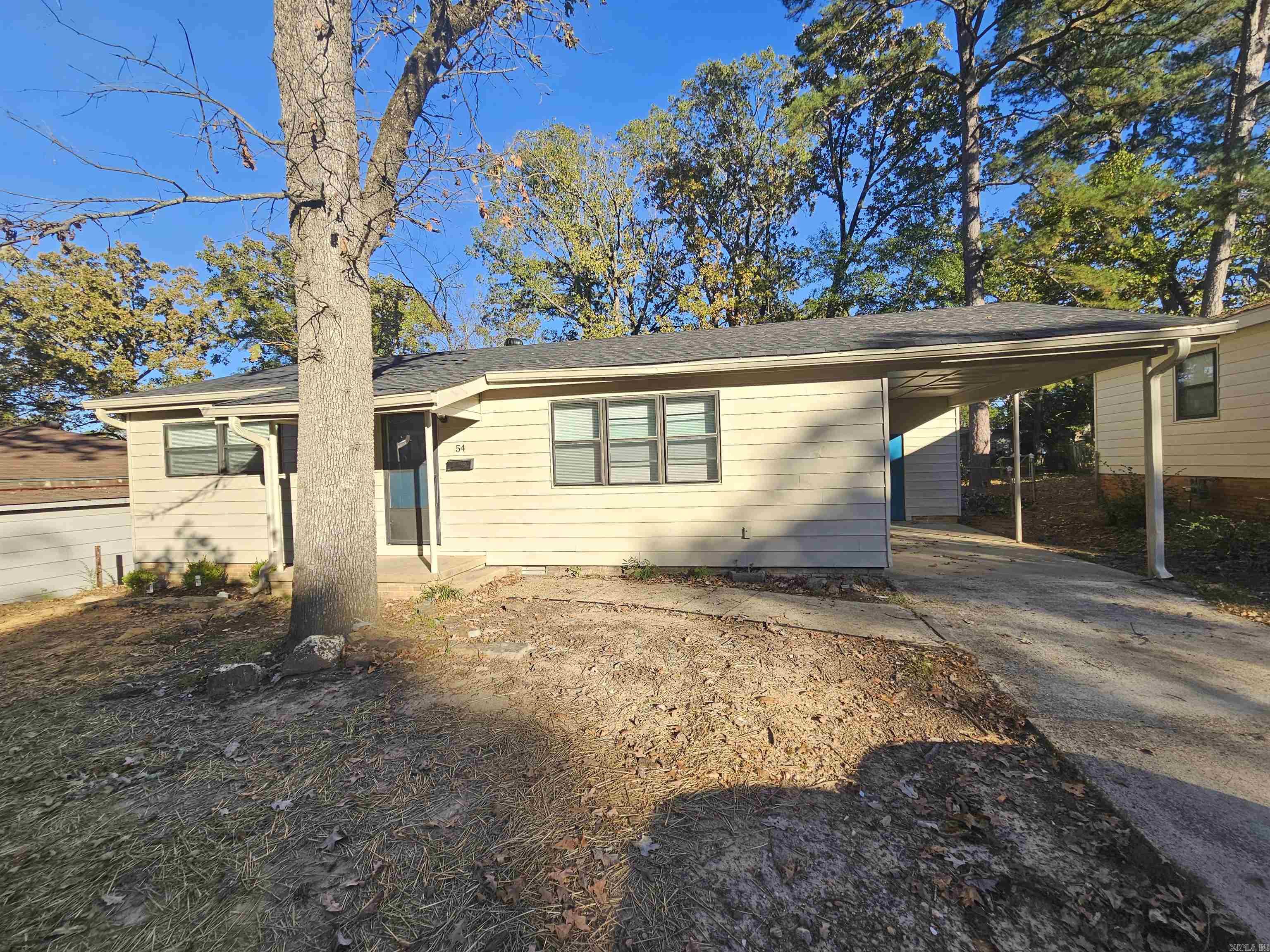 MOVE IN SPECIAL! HALF OFF FIRST MONTH’S RENT! Nice 3BD/1BA in Little Rock that is waiting for you to call home and is conveniently close to UALR. This property is managed by Hoffman Team so beware of scammers - we will never ask you to Cashapp us money. The lease for this property is for 18 months to 2 years with a 3% increase after the first year. Income must be 3x the amount of rent per month unless you have a housing voucher.