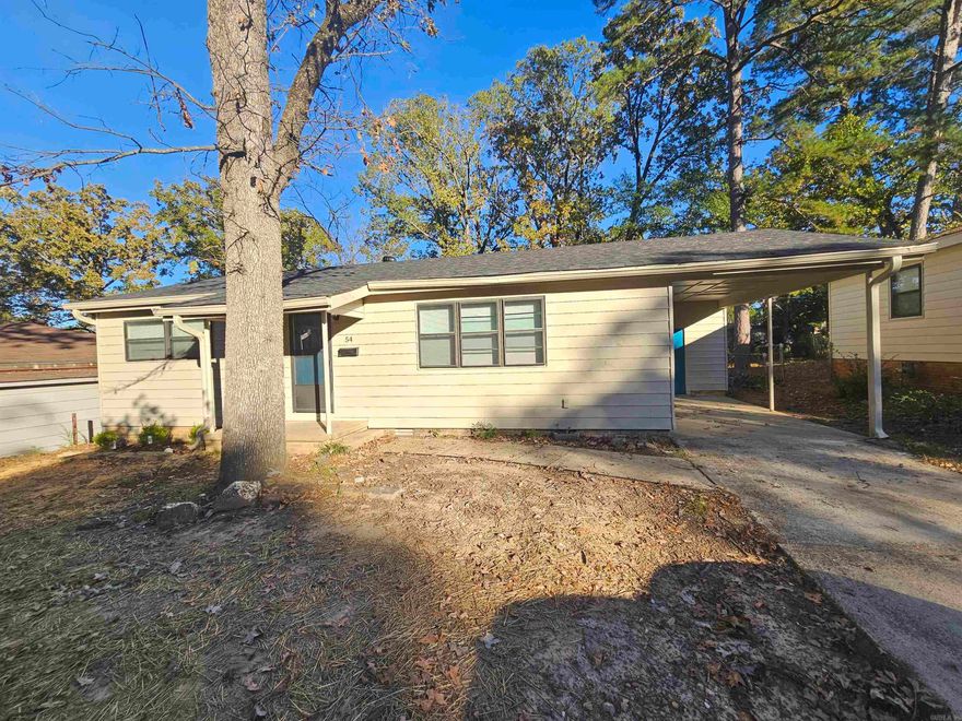 MOVE IN SPECIAL! HALF OFF FIRST MONTH’S RENT! Nice 3BD/1BA in Little Rock that is waiting for you to call home and is conveniently close to UALR. This property is managed by Hoffman Team so beware of scammers - we will never ask you to Cashapp us money. The lease for this property is for 18 months to 2 years with a 3% increase after the first year. Income must be 3x the amount of rent per month unless you have a housing voucher.
