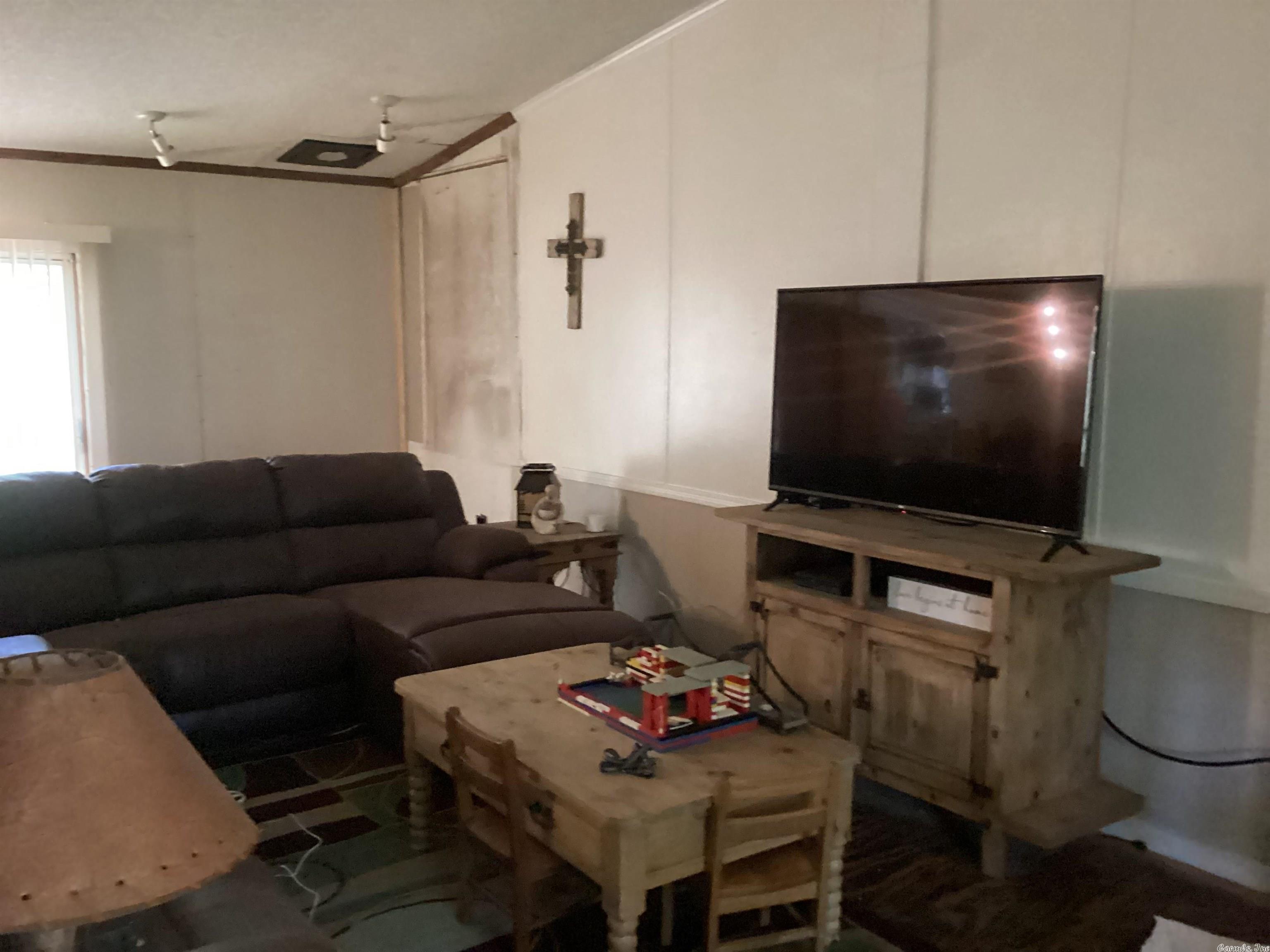 GATES ADD TO HATFIELD - Residential