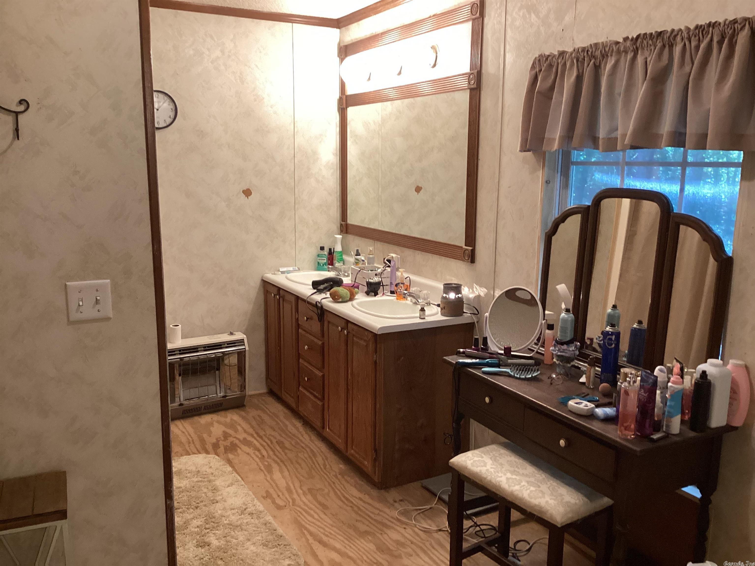 GATES ADD TO HATFIELD - Residential