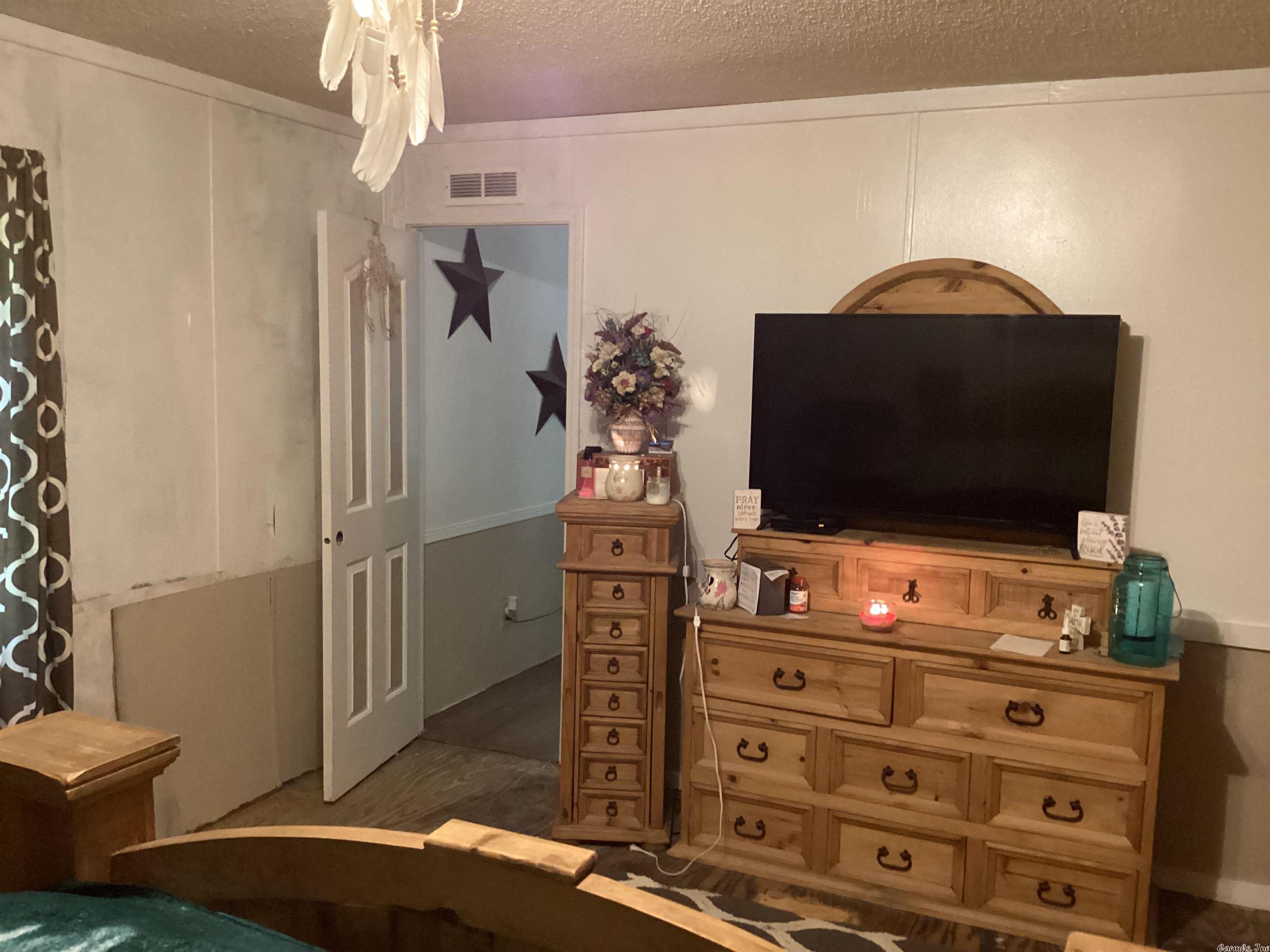 GATES ADD TO HATFIELD - Residential