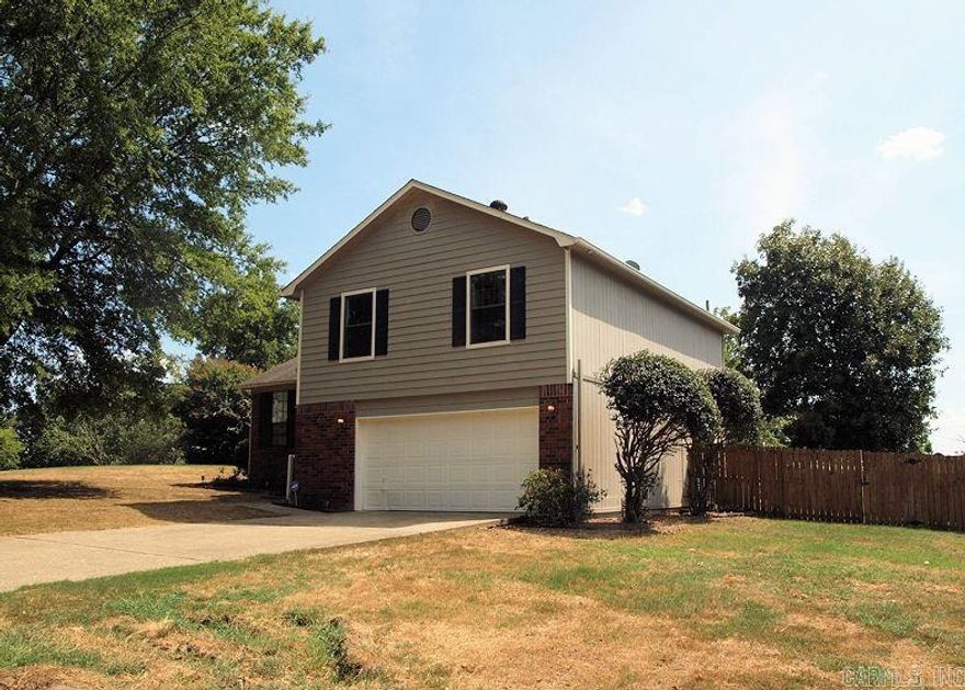 Hardwoods throughout ... no carpet * Ready to move into now * Convenient WLR location near Chenal, shopping, hospitals, dining and so much more * Privacy Fenced yard * Year+ lease required * A pet may be considered on case by case with non-refundable pet deposit + $25/month * Call agent direct to arrange viewing or status update.  If needed for less than a year, it will be considered at a premium rate.