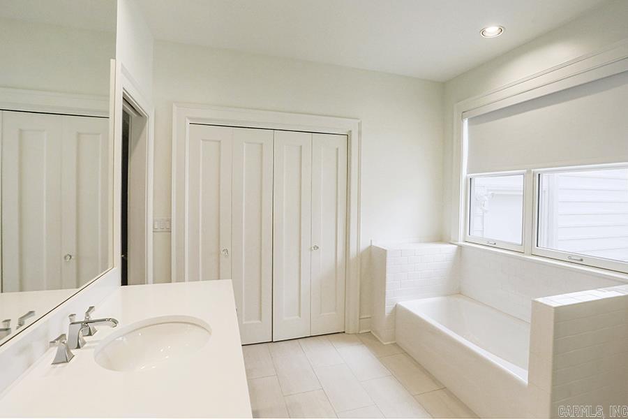 NEWTONS - Residential