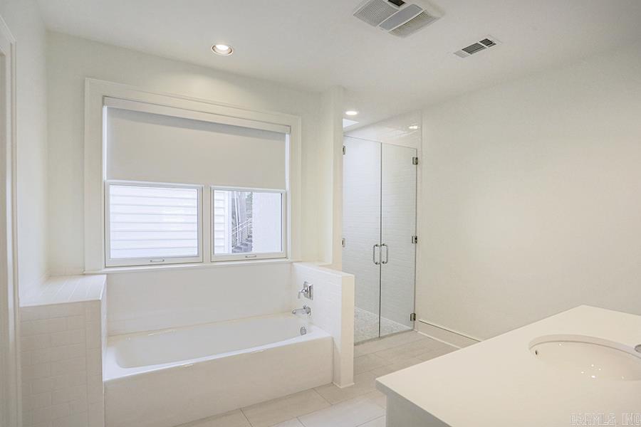 NEWTONS - Residential