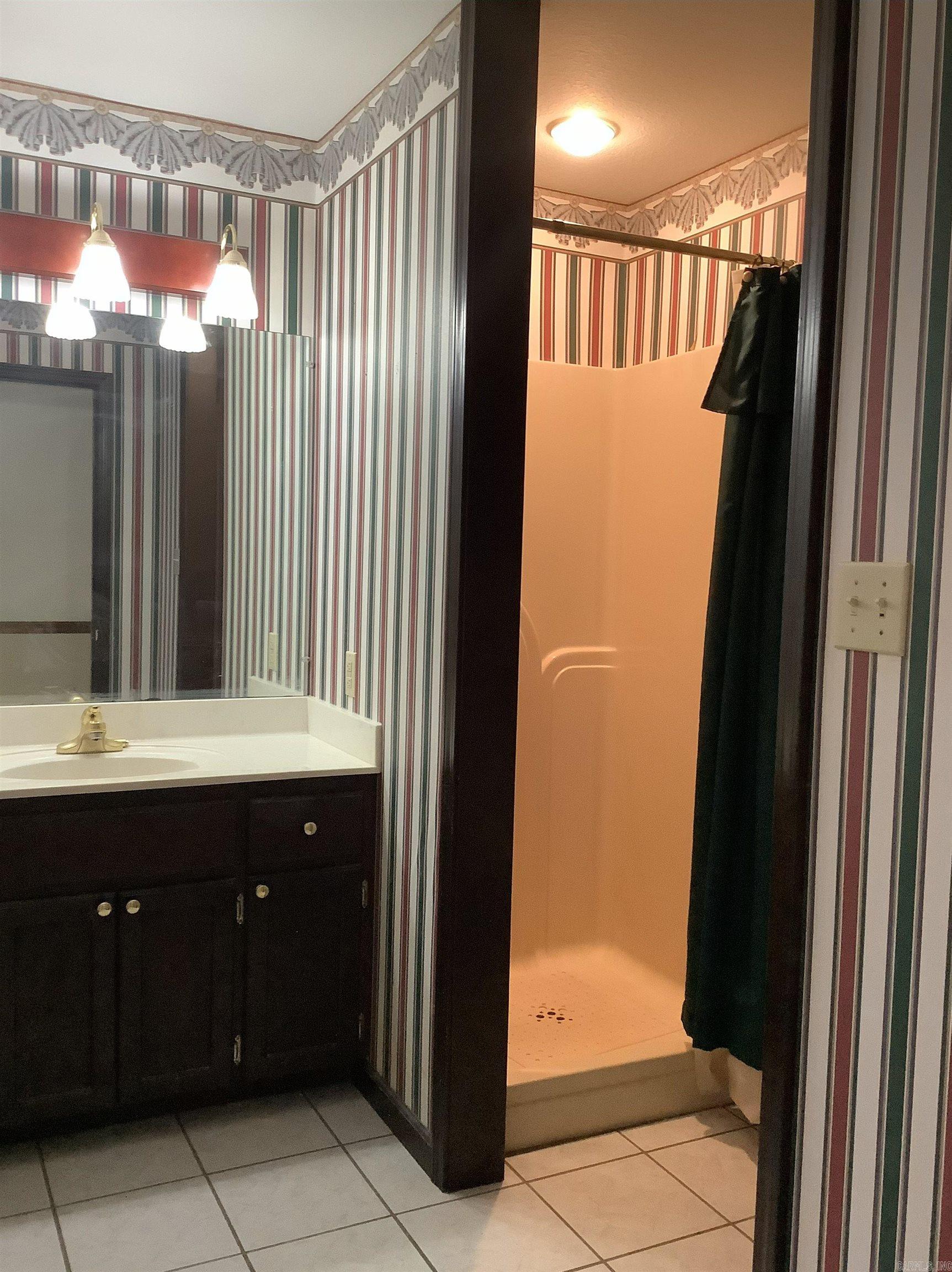 RIVER OAKS - Residential