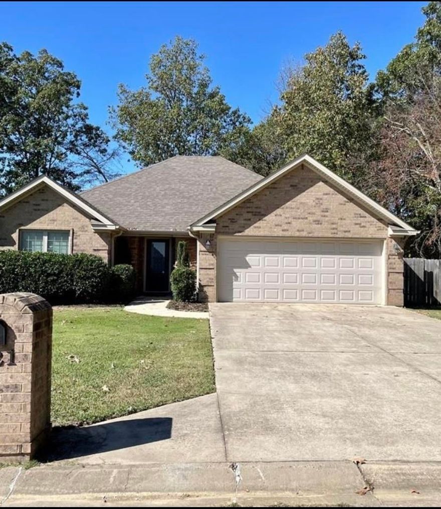 Welcome to the Market 721 Victory Ln. in Jonesboro, Arkansas! this home is a beautiful 3 bedroom with 2 full bathrooms. Inside you will find 1,540sf of well utilized space.