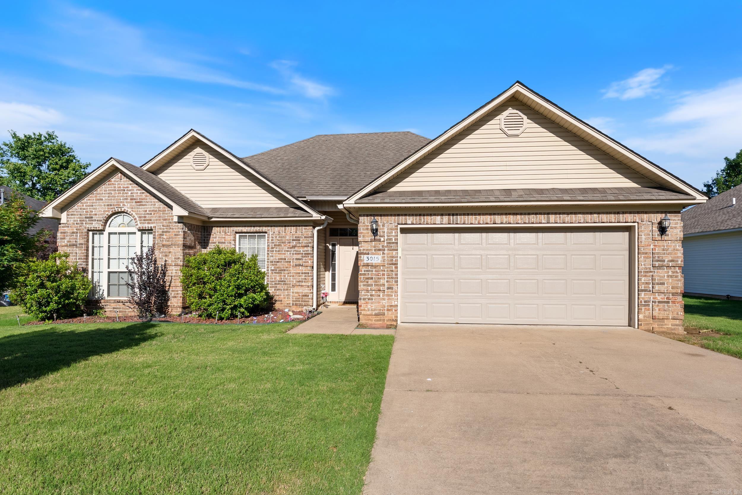BEAUTIFUL HOME IN A GREAT SUBDIVISION JUST MINUTES FROM LITTLE ROCK AND BRYANT AREA. THREE BEDROOM SPLIT FLOORPLAN WITH 2 FULL BATHS. VAULTED CEILINGS IN GREAT ROOM WITH KITCHEN TO ONE SIDE. FENCED IN BACK YARD. GAS GENERATOR. 10" EXTRA INSULATION IN CEILING. YOU DON'T WANT TO MISS THIS "CREME PUFF" OF A HOME!