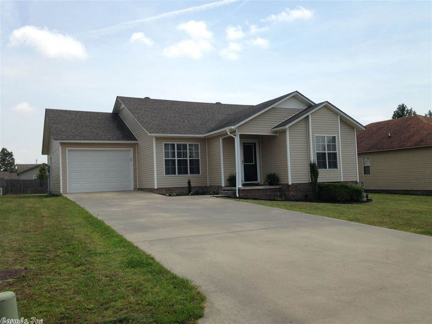 This quaint home features all the basics with added charm. This home has new updates, a split floor plan, and large backyard.