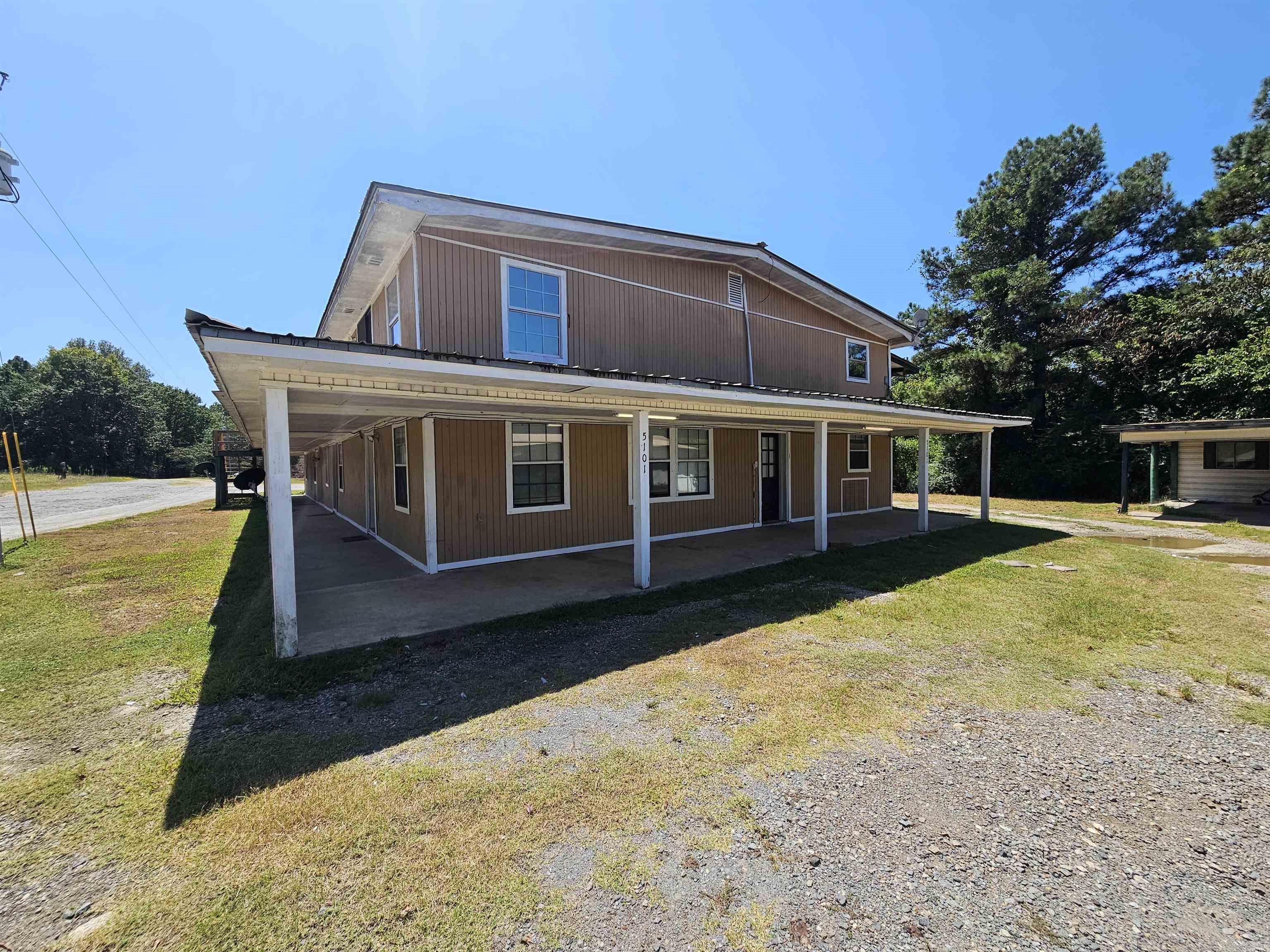 Spacious 2BD/1BA upstairs unit nestled in a quiet country setting just minutes from SWLR and Landmark/East End. Plenty of space throughout. Kitchen has plenty of counter space and cabinets. New carpet in bedrooms. This property is managed by Hoffman Team so beware of scammers - we will never ask you to Cashapp us money. The lease for this property is flexible with a 3% increase after the first year. Income must be 3x the amount of rent per month unless you have a housing voucher.