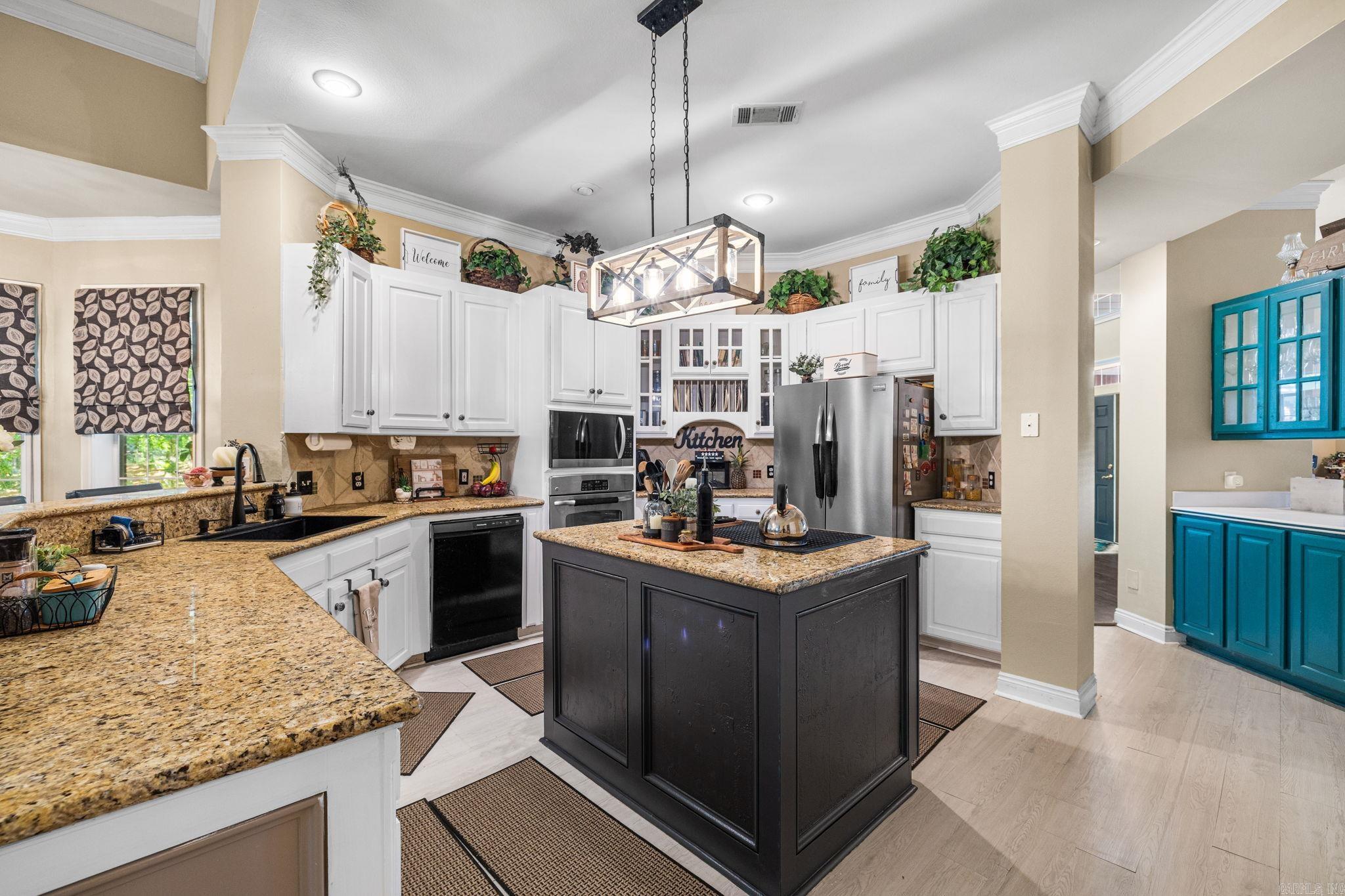 WOODMEADE - Residential