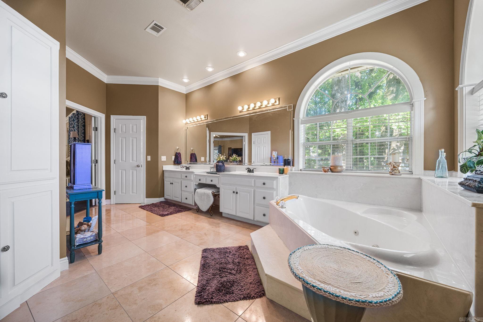 WOODMEADE - Residential