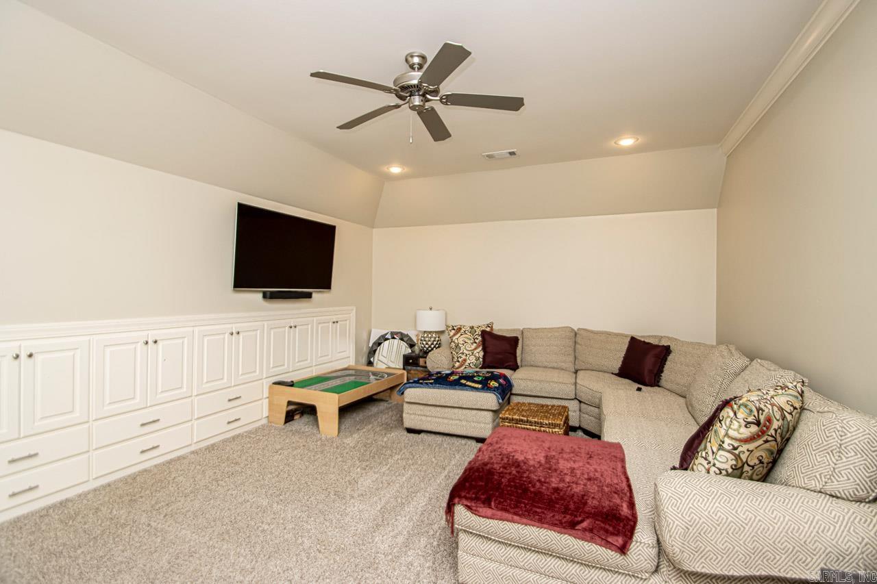 WOODLANDS EDGE - Residential