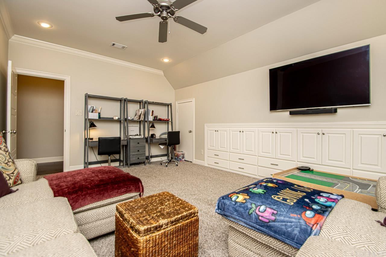 WOODLANDS EDGE - Residential