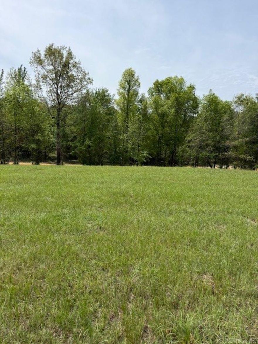 Welcome to Blakelytown Estates, bring your plans and build your dream home overlooking a beautiful pond surrounded by a private 9 hole golf course.  This subdivision is contiguous with the amazing Blakelytown events venue. Tract 6