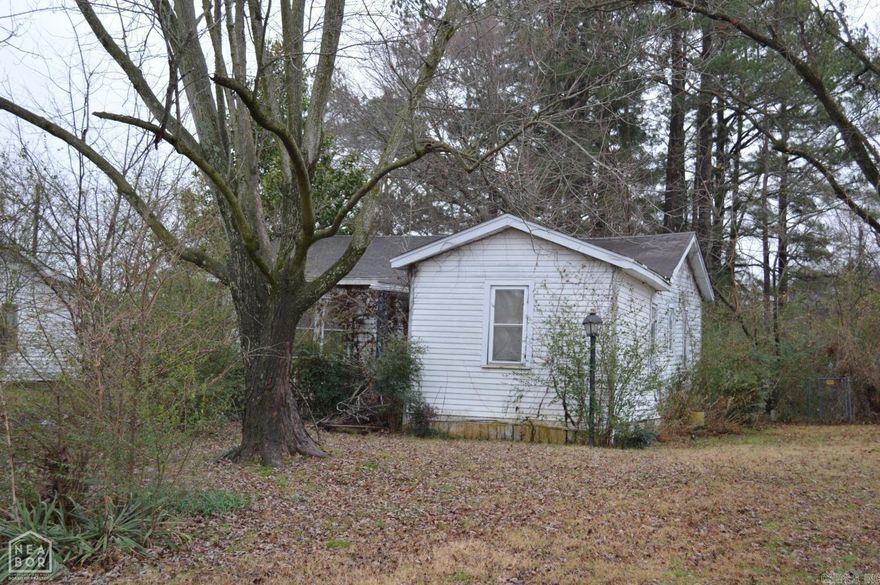 407 W. Elm St. Parcel Number: 111-00338-0000 501 W. Elm St. Parcel Number: 111-00339-0000 These two properties are being sold together.