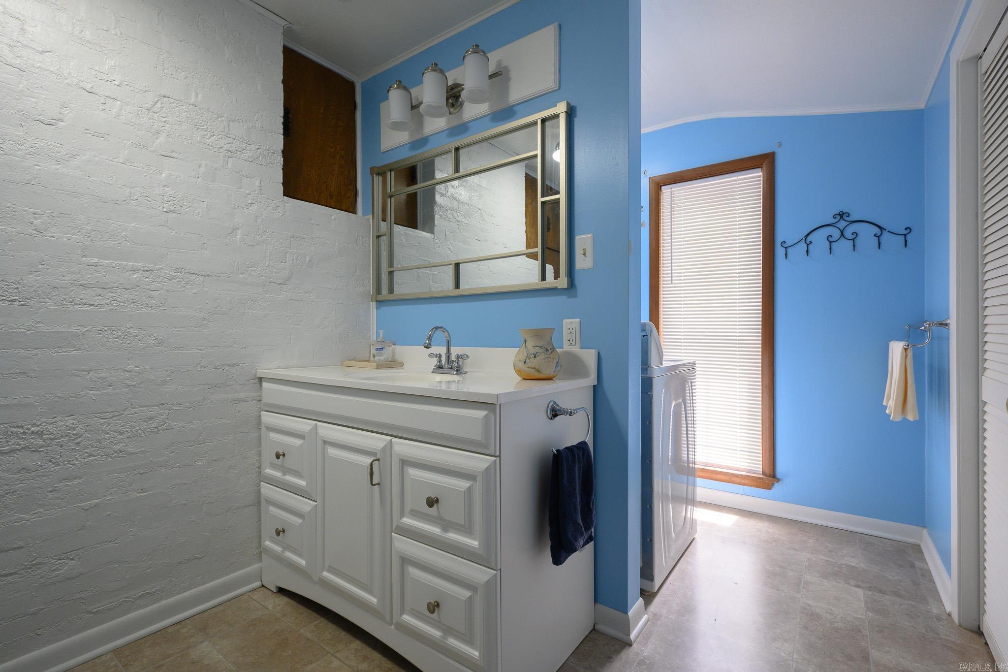 Lake Mena - Residential