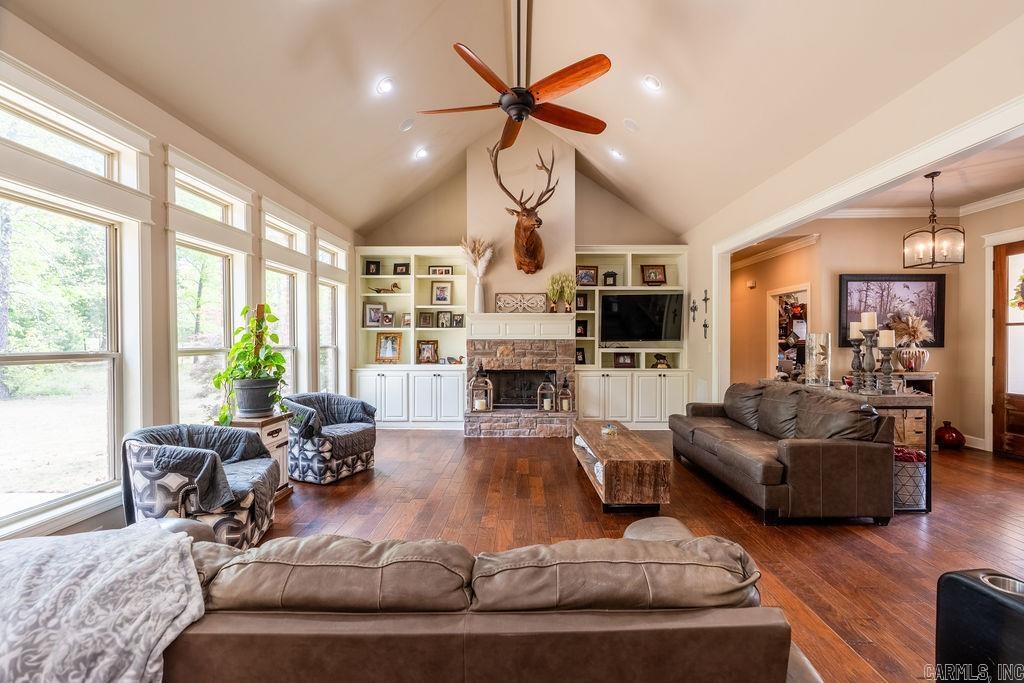 SOUTHERN HILLS EST - Residential