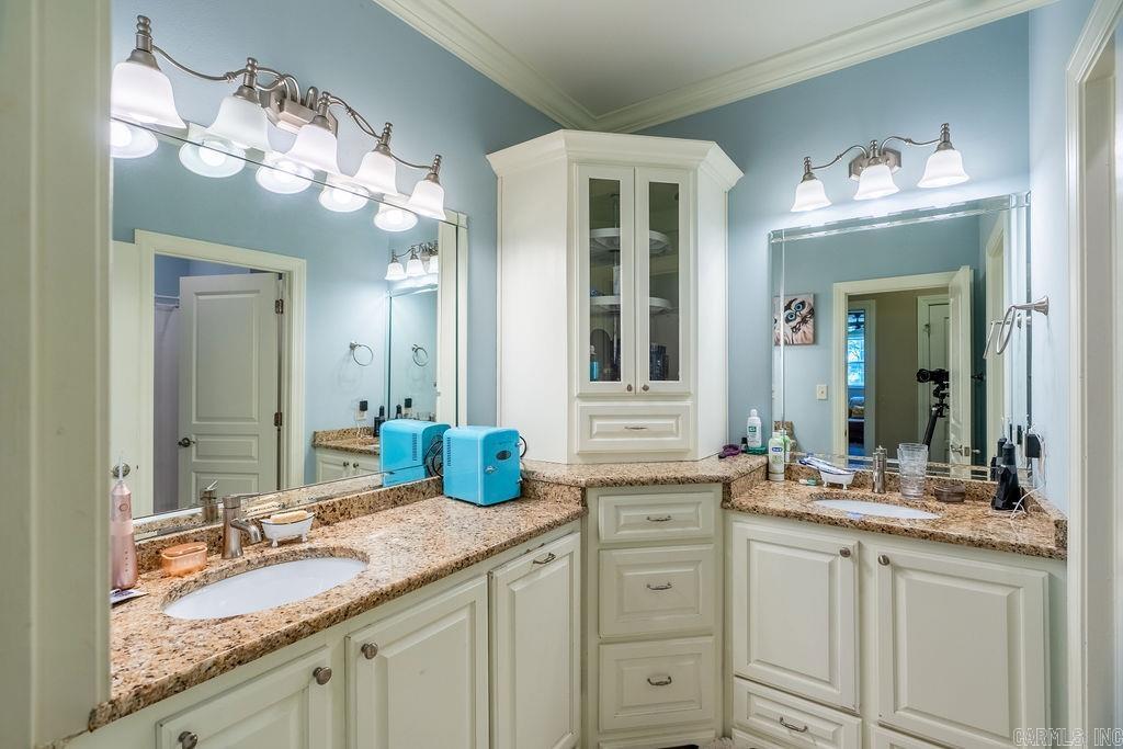 SOUTHERN HILLS EST - Residential