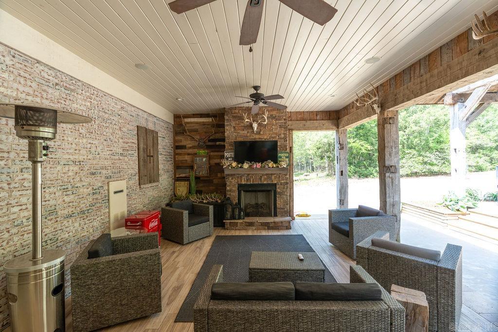 SOUTHERN HILLS EST - Residential