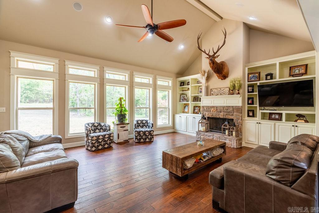 SOUTHERN HILLS EST - Residential