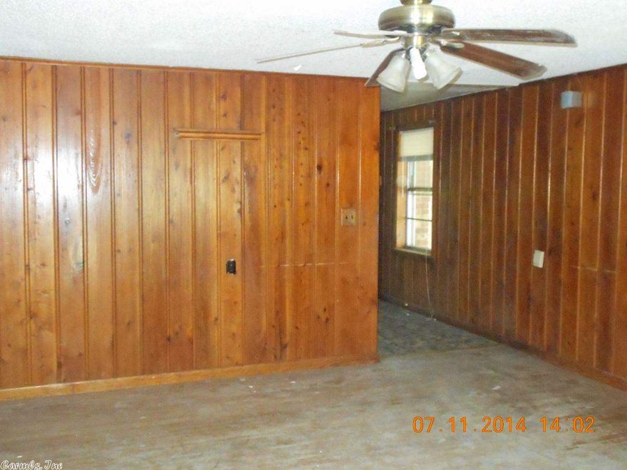 This property is now under auction terms. All bids are to be submitted through www.auction.com This property is subject to a 5% buyer's premium pursuant to the Auction Terms & Conditions (minimums may apply)   Full Brick, 3br, 2bath, Fireplace, Pond, Shop, Storage Bldg, Acreage.  Buyer Should Verify Square Footage, Utility Sources, (Water).