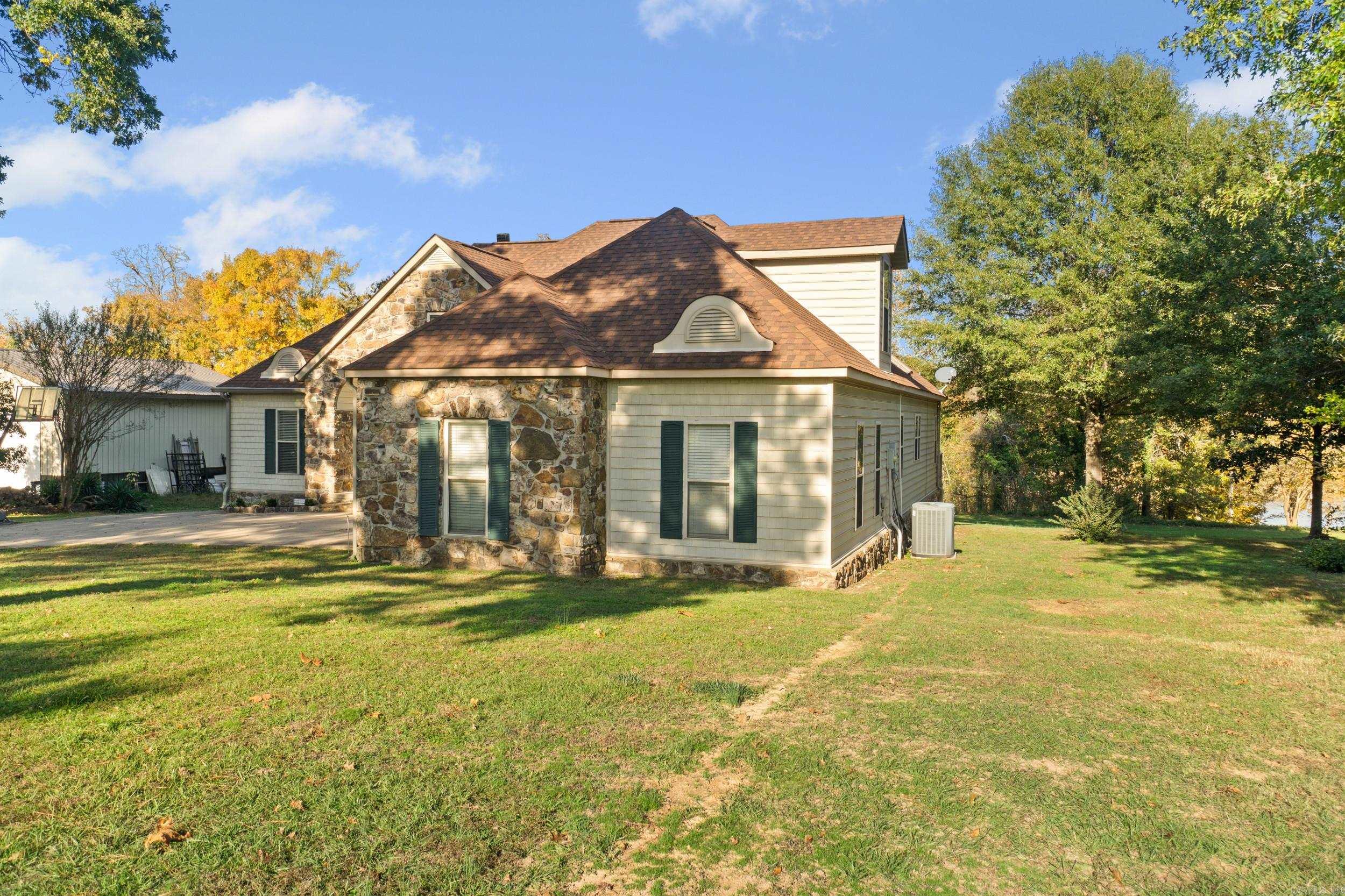 SUE ANN ACRES - Residential