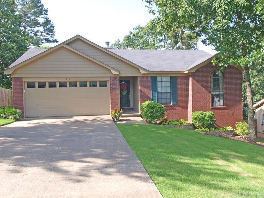 Immaculate one level- Open plan - Greatroom w/wbfp, Master suite with double vanities, walk in closets & vaulted ceiling. Large kitchen w/separate Dining area.  Updates: Fresh interior paint, laminate wood flooring, roof-2008, HVAC - 2014, HWH -2010, landscaped & sodded yard. Carpet in BR's and Tile in wet areas.  Deck overlooks sodded and fenced backyard.  This home is a MUST SEE!