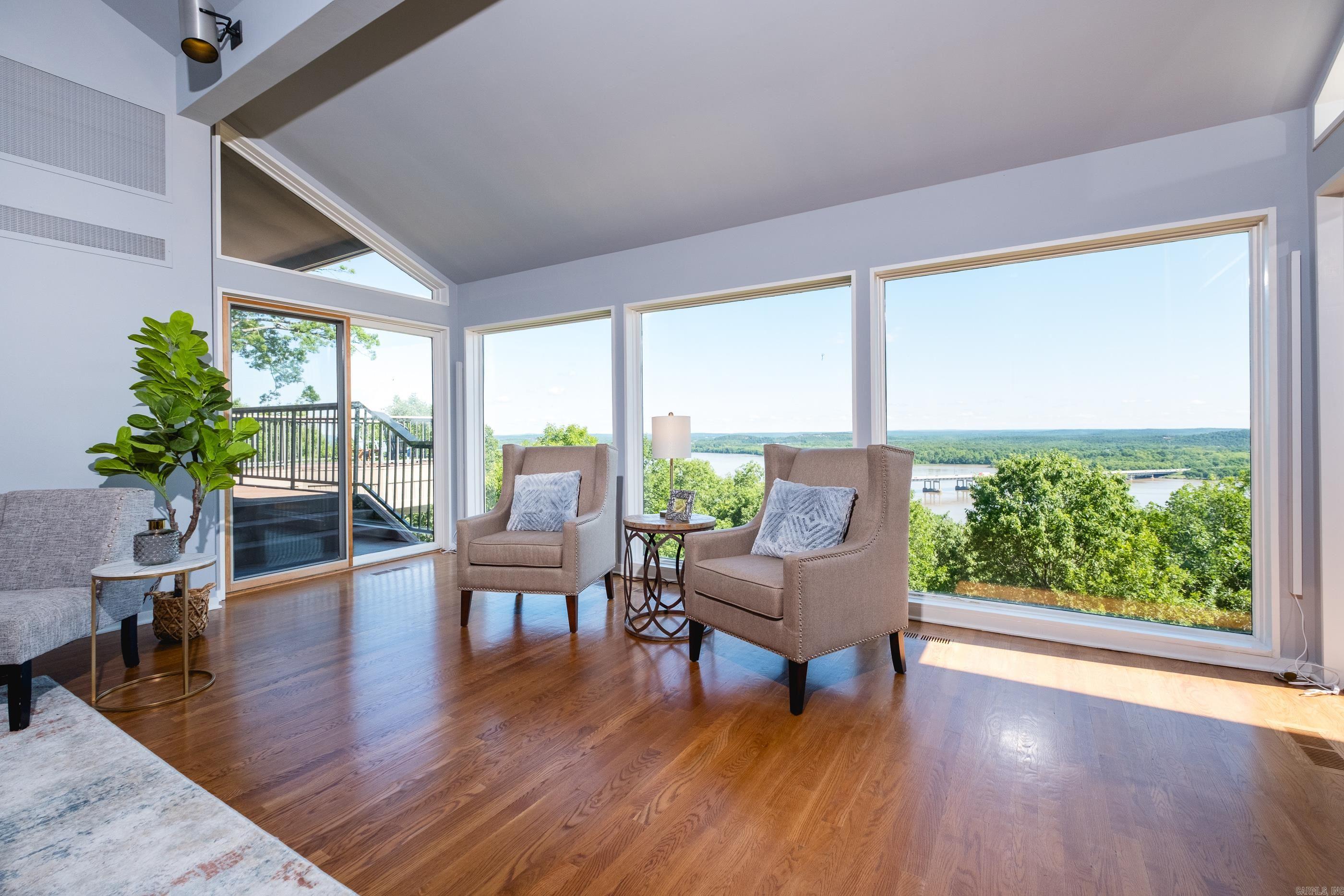 RIVER RIDGE - Residential