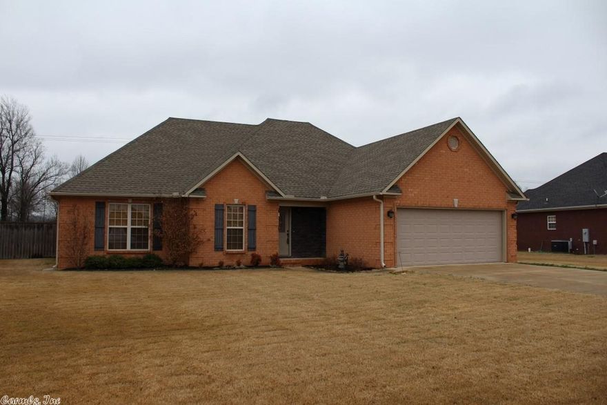 Immaculate brick home located in Craftsbury Village. Great open floor plan w/formal dining room just off the entry. Cozy family room features fireplace w/stone hearth, lofty ceiling & acid stained concrete floors spanning the main living areas. Kitchen offers stained cabinetry & breakfast area w/bay window overlooking a fenced backyard. The master suite boasts large walk-in closet, jetted tub, separate shower & dual vanities. Other amenities include brick exterior, bonus room, two car garage & laundry room.