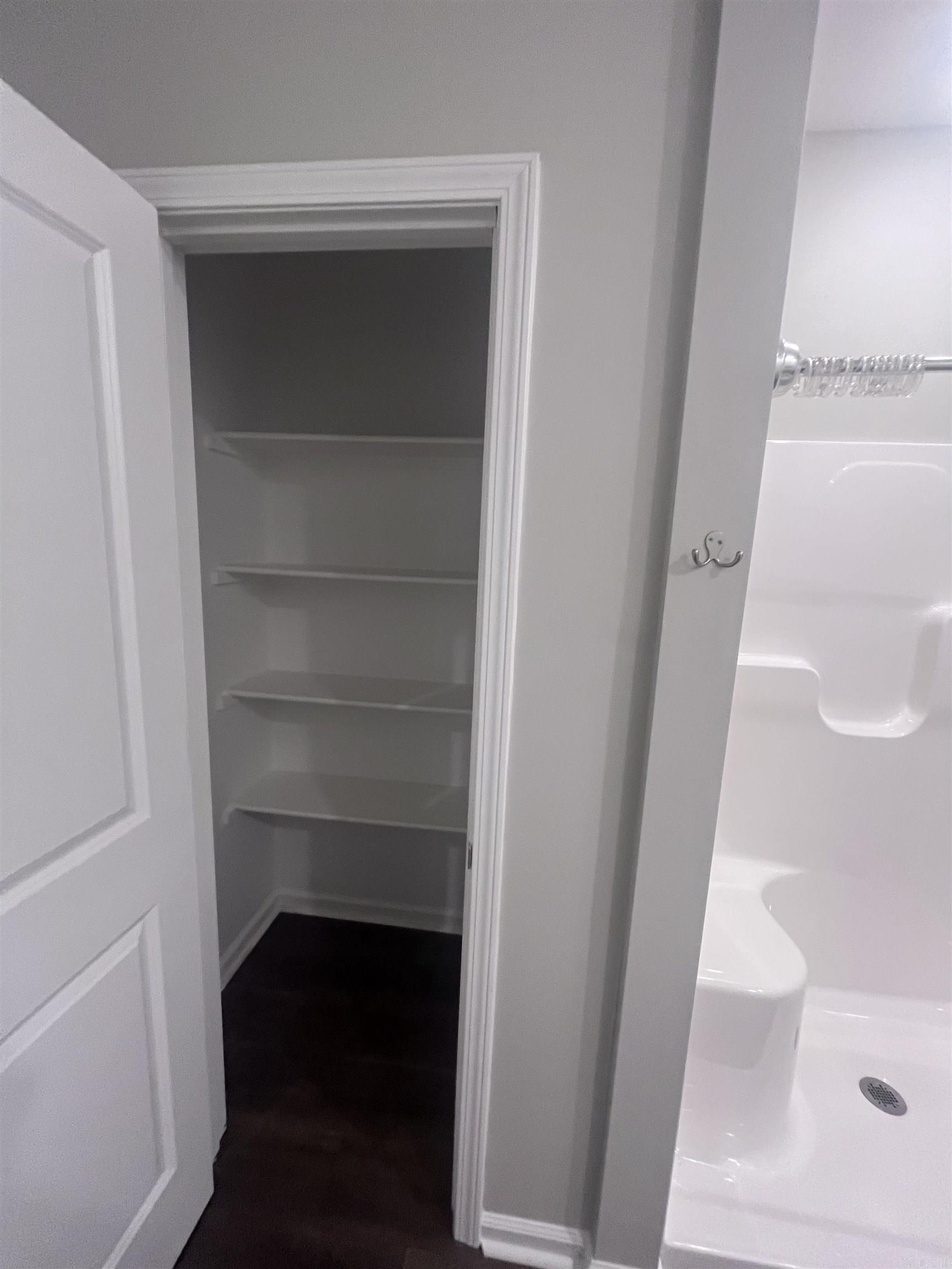 THOMAS - Residential