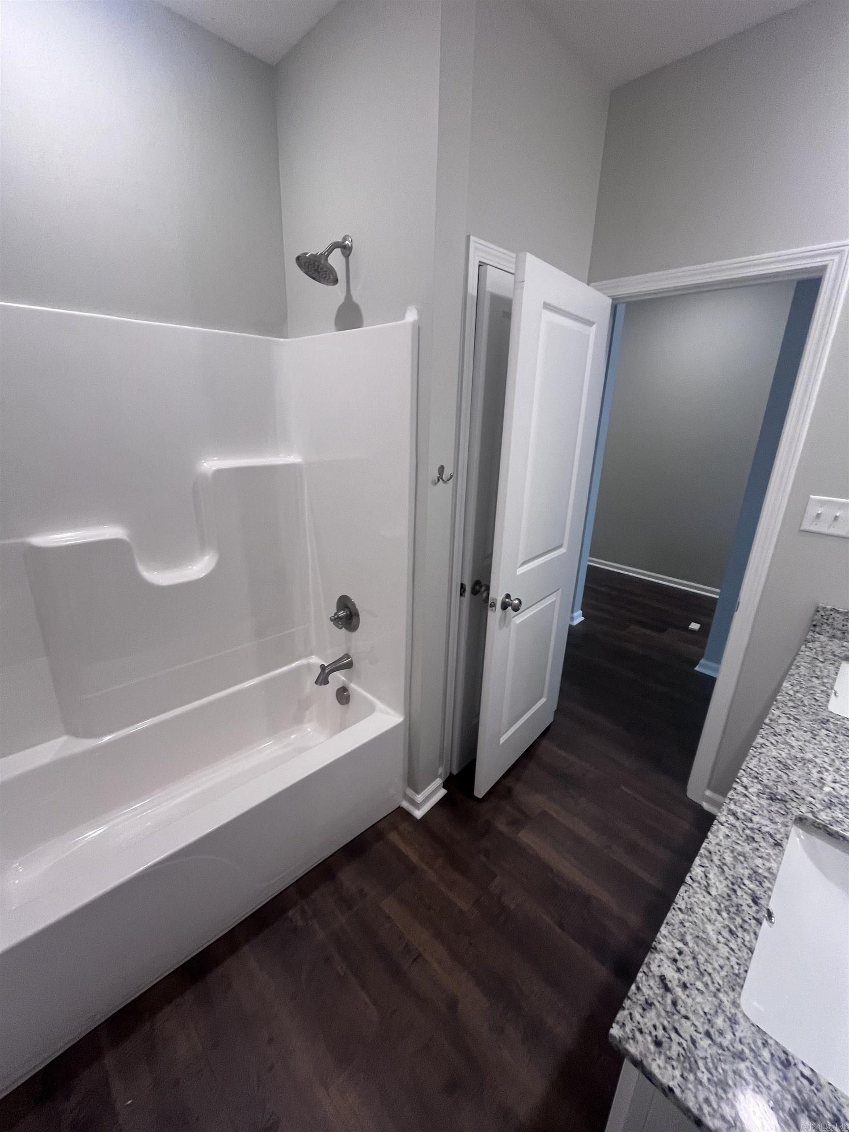 THOMAS - Residential