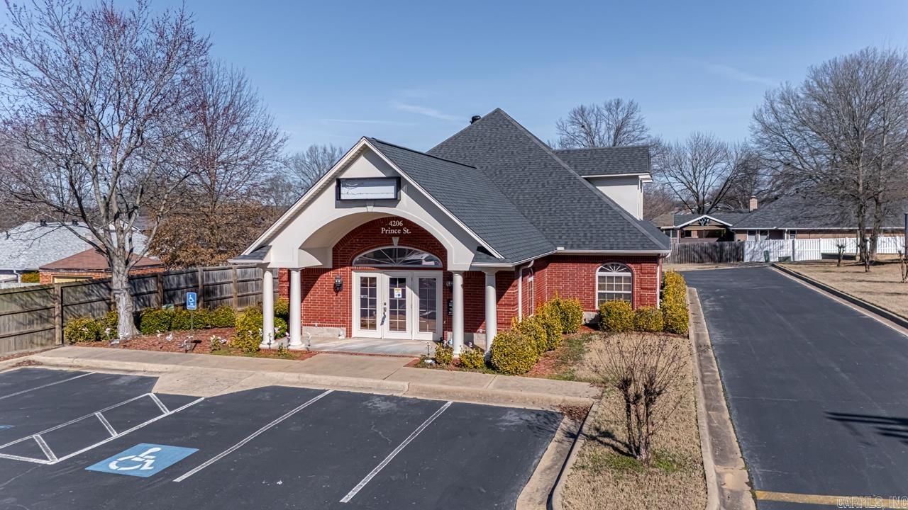 Prime commercial property offering abundant office space and storage! Boasting high visibility, a strong traffic count, and easy access, this location is perfect for maximizing business exposure and efficiency. Don't miss this incredible opportunity!