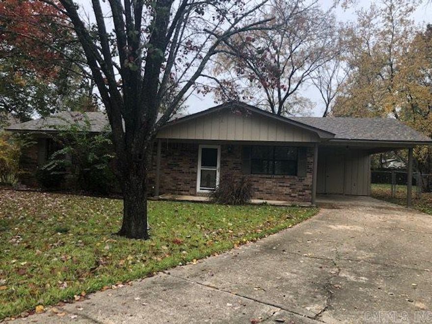 Cute and cozy rental home. 3 bedrooms and 1.5 bath house in culdesac.