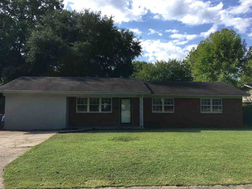 Fully remodeled home. Fresh paint, new flooring, new appliances, granite counter tops, all in the heart of Conway.