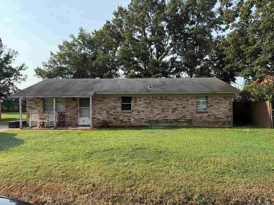 Great investment opportunity in the heart of Lonoke! This property is currently tenant-occupied, making it an ideal investment with rental income already in place. Whether you're looking to expand your portfolio or searching for your next home, this property is a great fit.