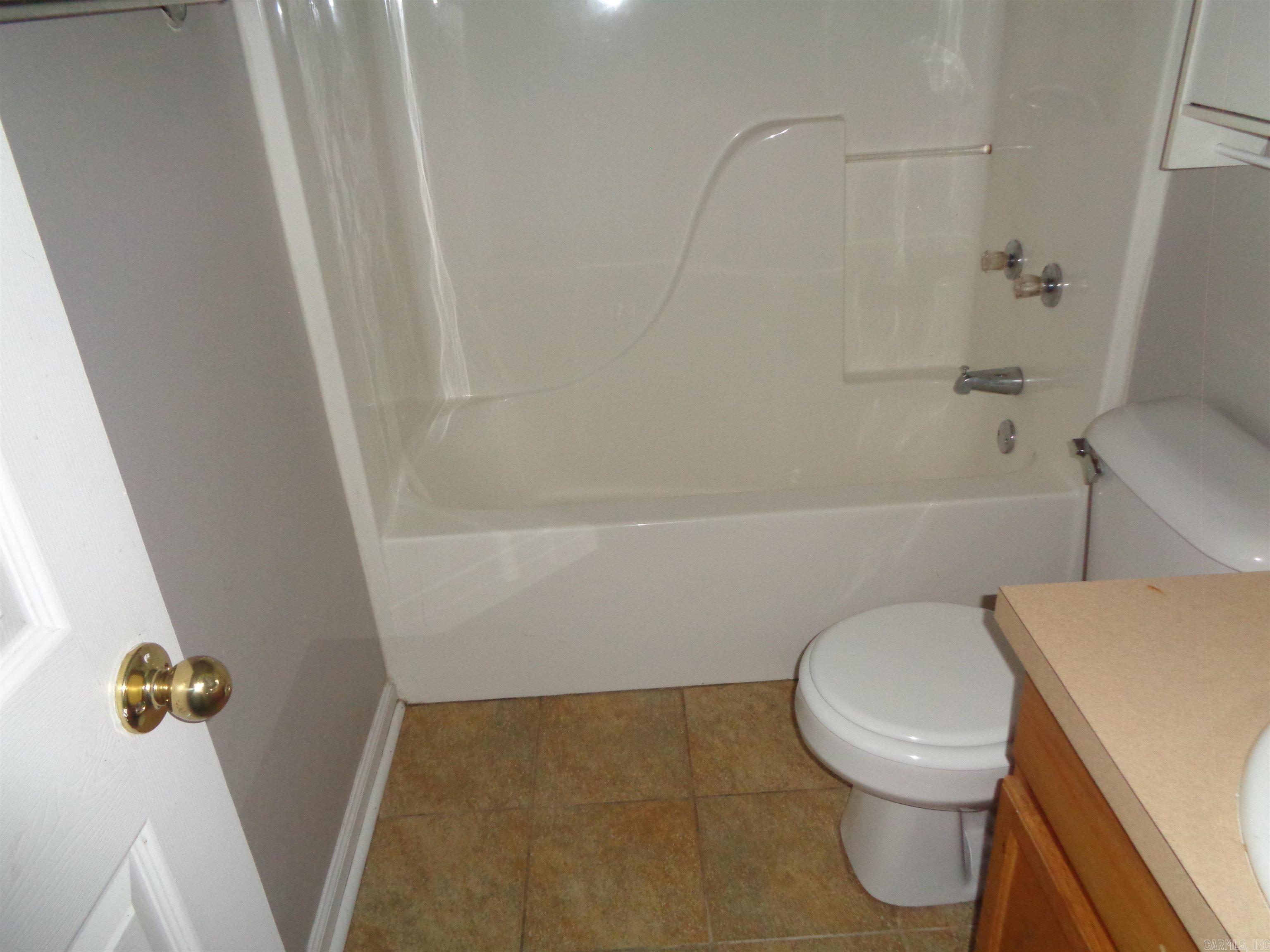 Barrow John 11L - Residential Lease