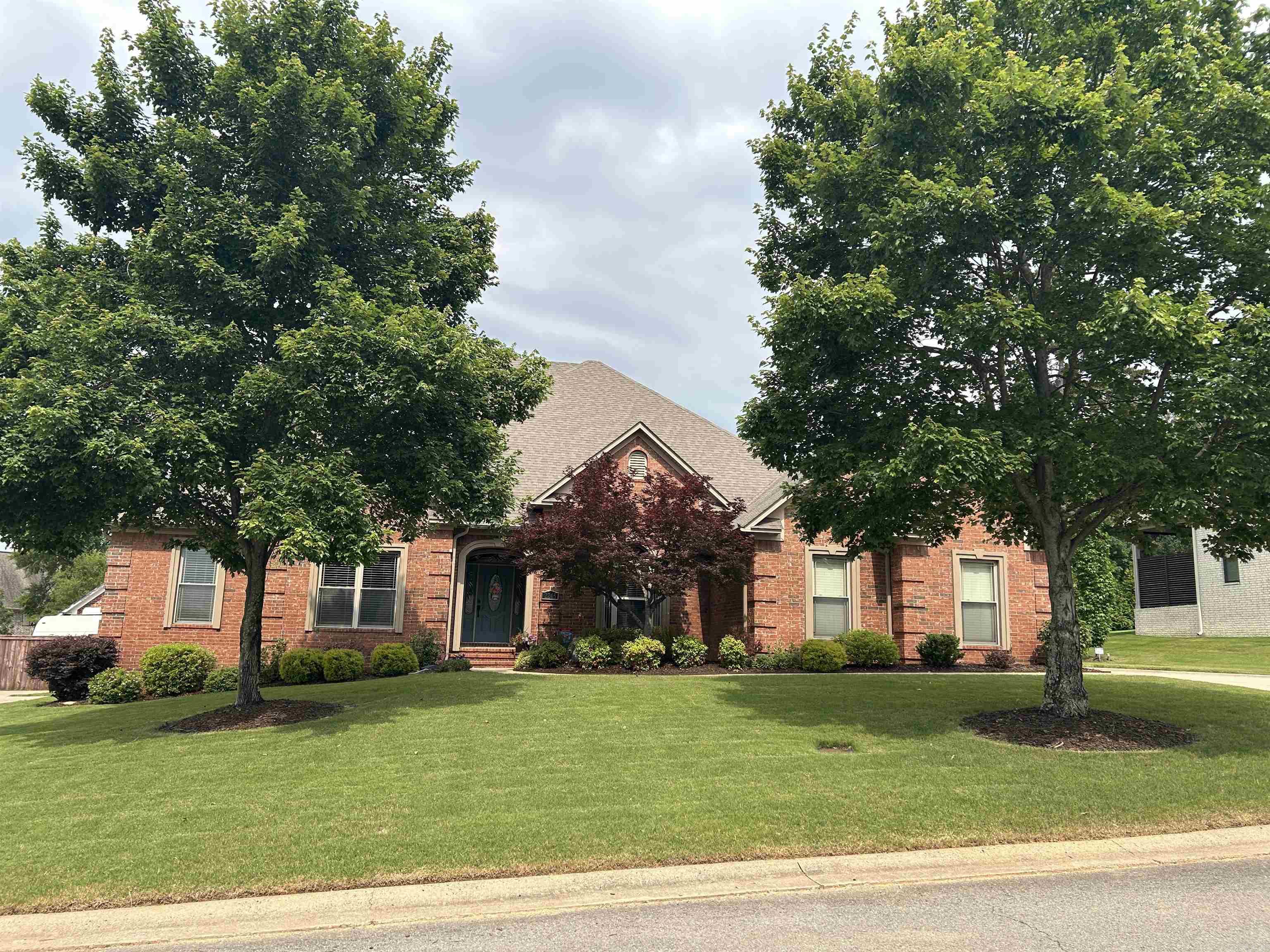 Can’t beat this VERY popular location in NW Conway’s Weatherstone Sub! This wonderful 3809ft 4br/3ba home with upstairs Bonus room (all other rooms are down) and a Sunroom that will challenge for your attention every day. Large rooms throughout really make this a livable and comfortable home. Custom kitchen cabinets and quartz countertops bring the style you deserve. New roof & water heater 2023.New hardwood floors MBR. Gorgeous mature backyard. And… back to the neighborhood… you just need to see for yourself! This is a Realtor’s Choice property!