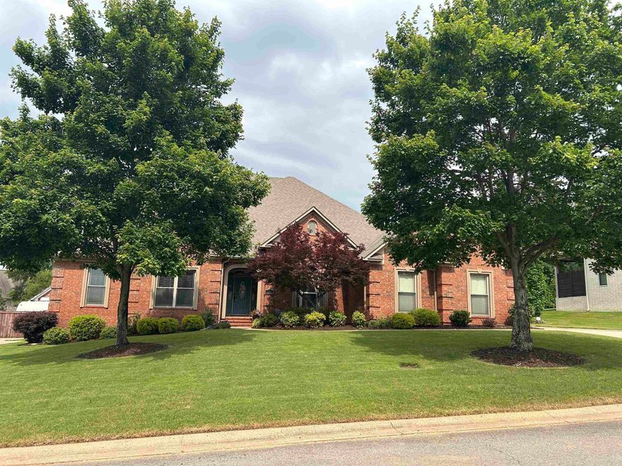 Can’t beat this VERY popular location in NW Conway’s Weatherstone Sub! This wonderful 3809ft 4br/3ba home with upstairs Bonus room (all other rooms are down) and a Sunroom that will challenge for your attention every day. Large rooms throughout really make this a livable and comfortable home. Custom kitchen cabinets and quartz countertops bring the style you deserve. New roof & water heater 2023.New hardwood floors MBR. Gorgeous mature backyard. And… back to the neighborhood… you just need to see for yourself! This is a Realtor’s Choice property!