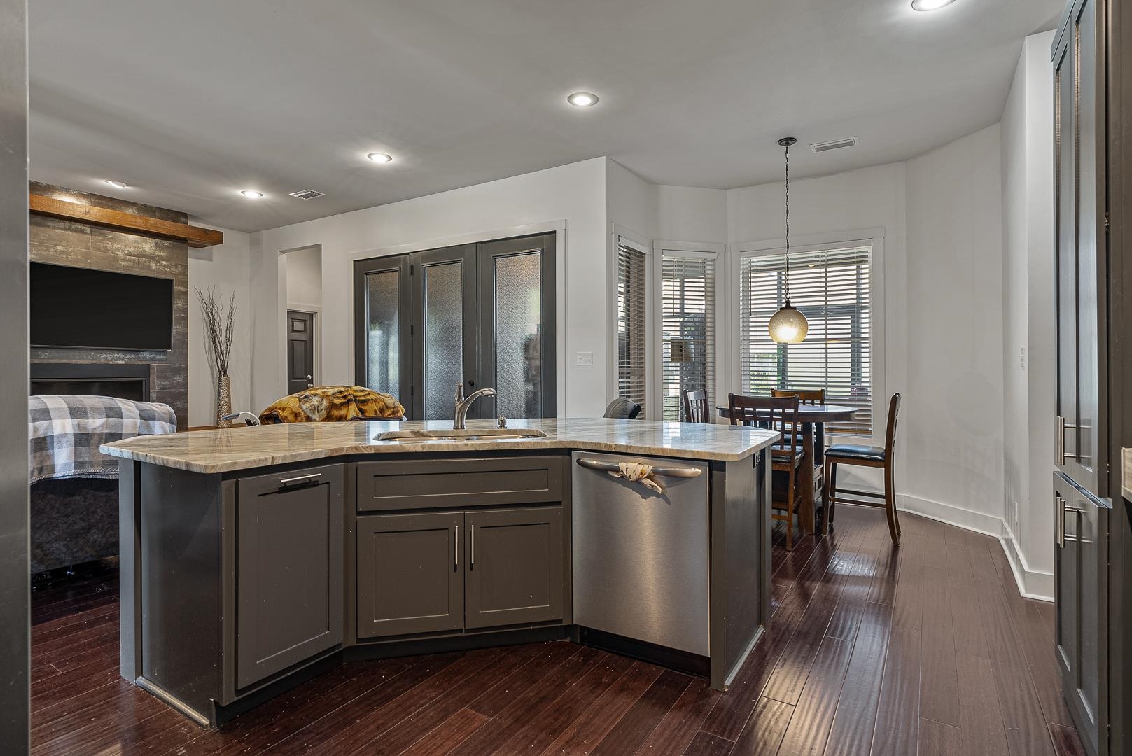 VALLEY VIEW MANOR - Residential