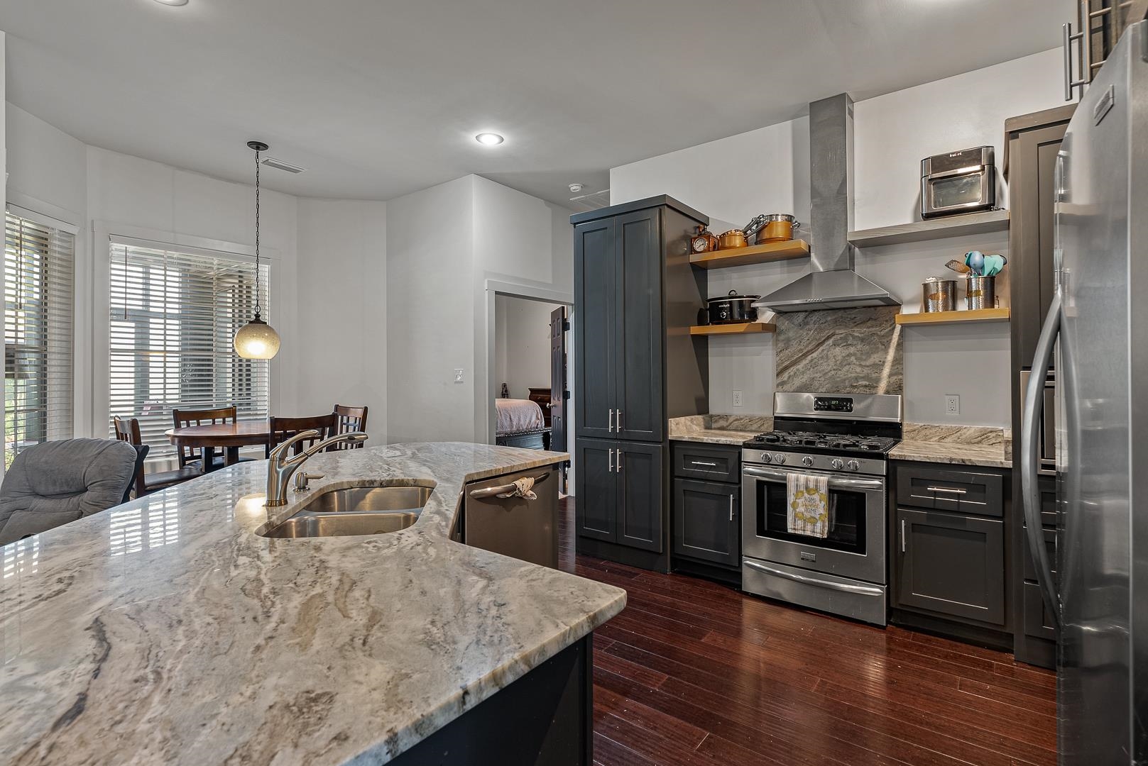 VALLEY VIEW MANOR - Residential