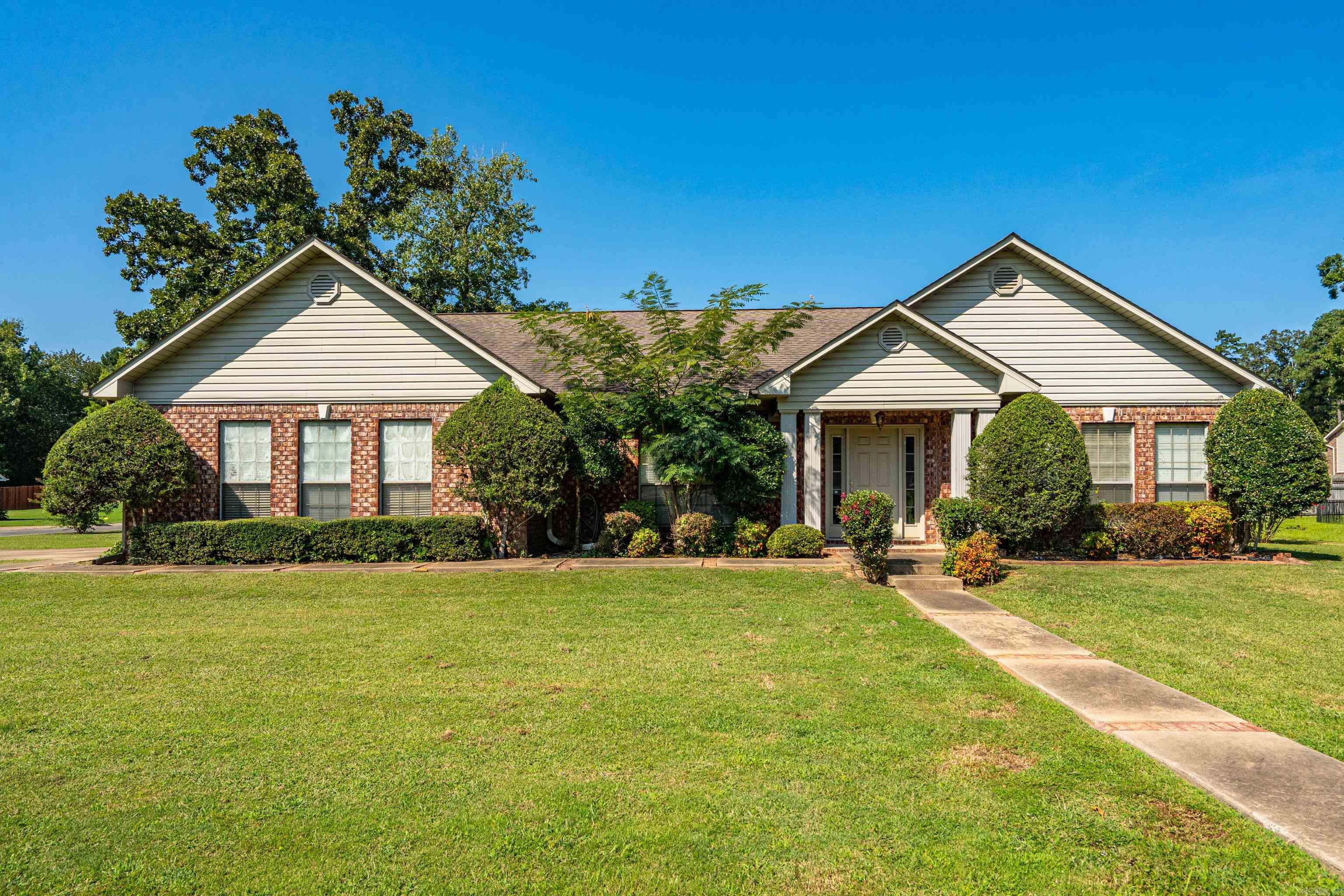 Spacious 3 bedroom home situated on a large corner lot. Conveniently located just minutes from the school, the bypass, and only 14 minutes to the interstate. The primary suite includes a versatile sitting area ideal for an office, nursery, or private retreat. Enjoy a fenced backyard with a covered patio-perfect for entertaining or relaxing.