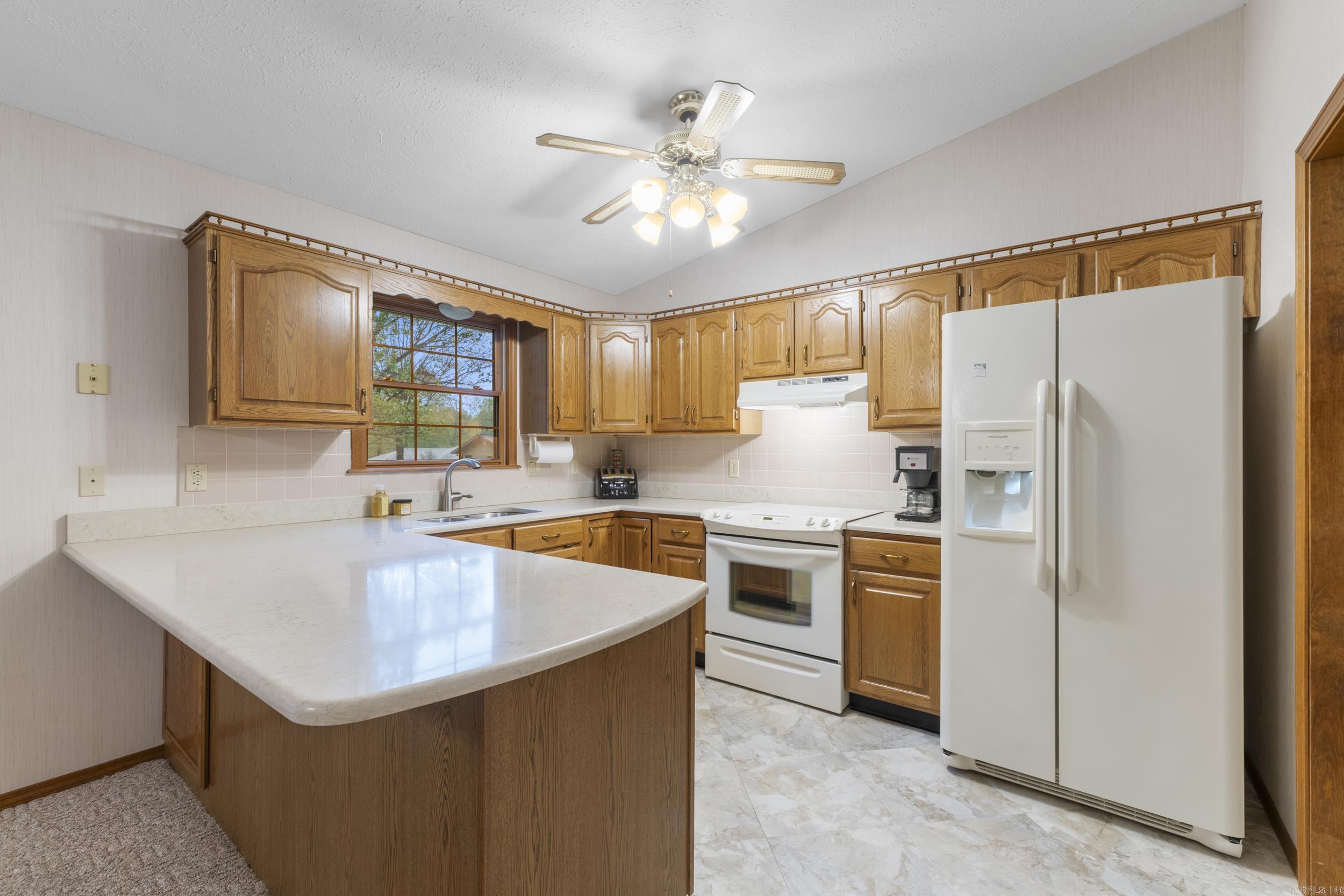 DEVONSHIRE LAKE ESTATES - Residential