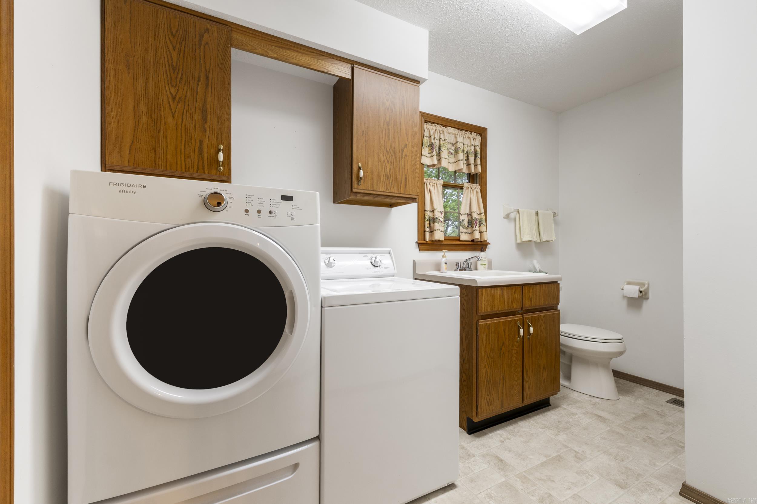 DEVONSHIRE LAKE ESTATES - Residential