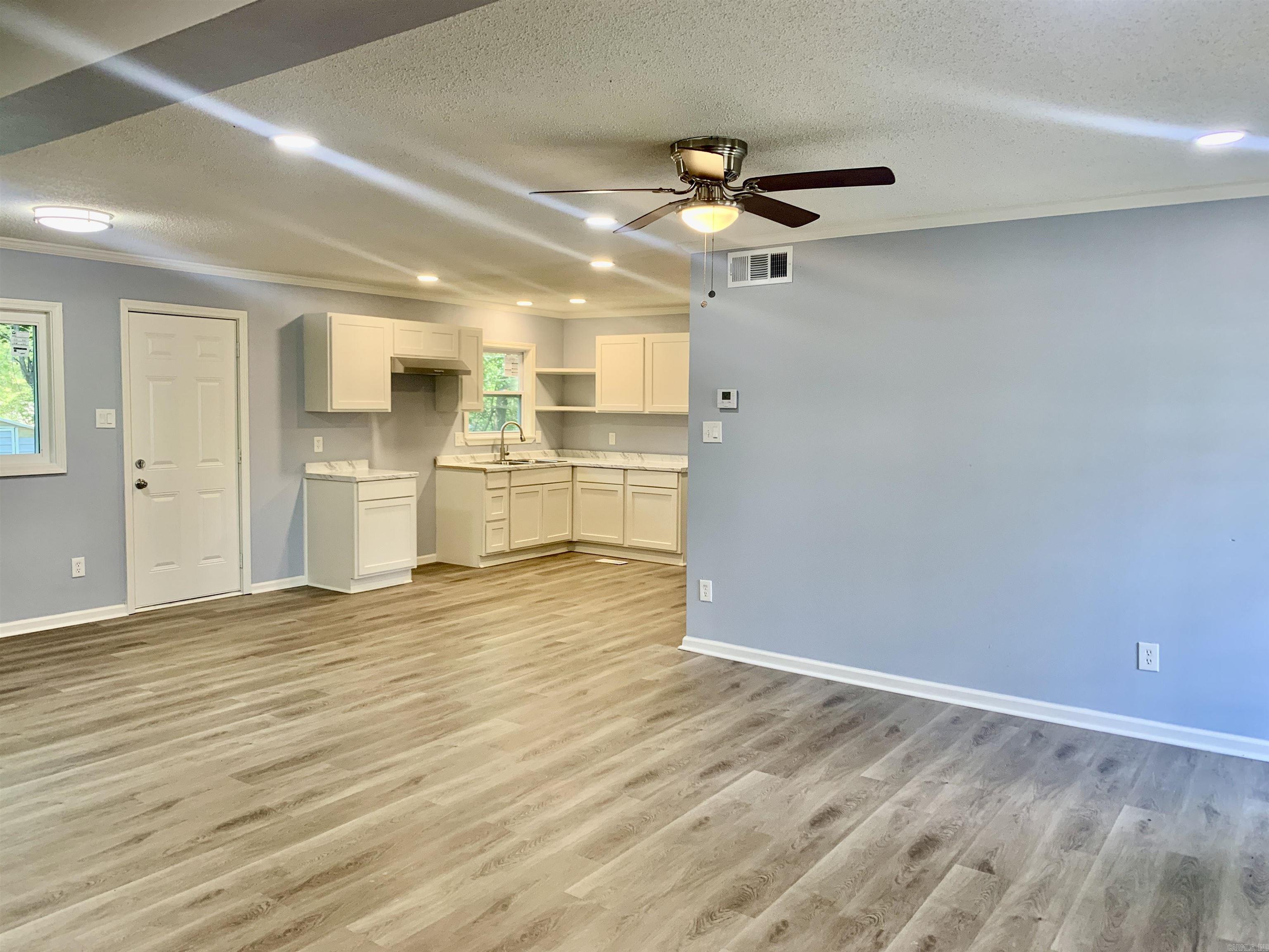MEADOWCLIFF - Residential