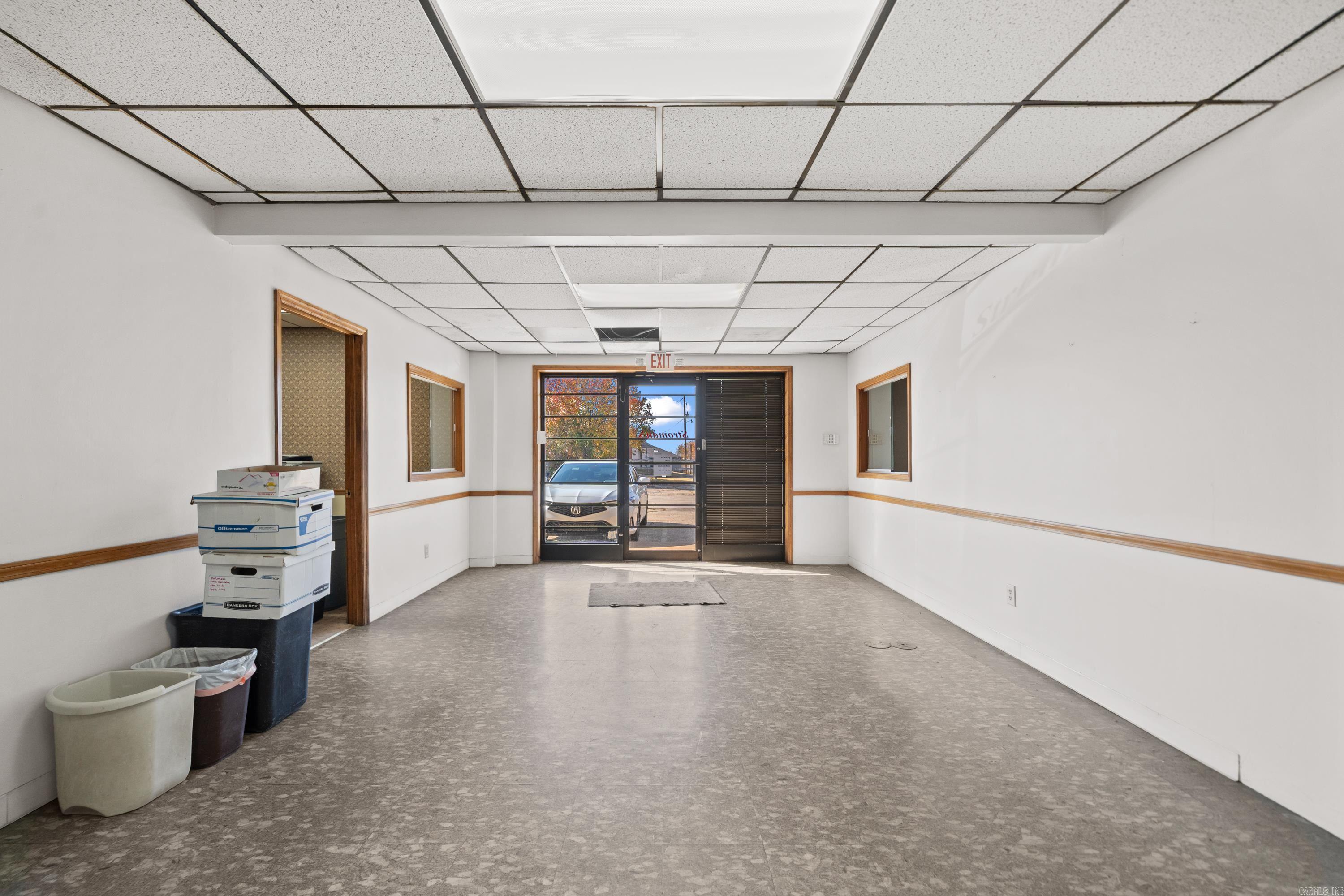 1N-13-35 - Commercial Sale