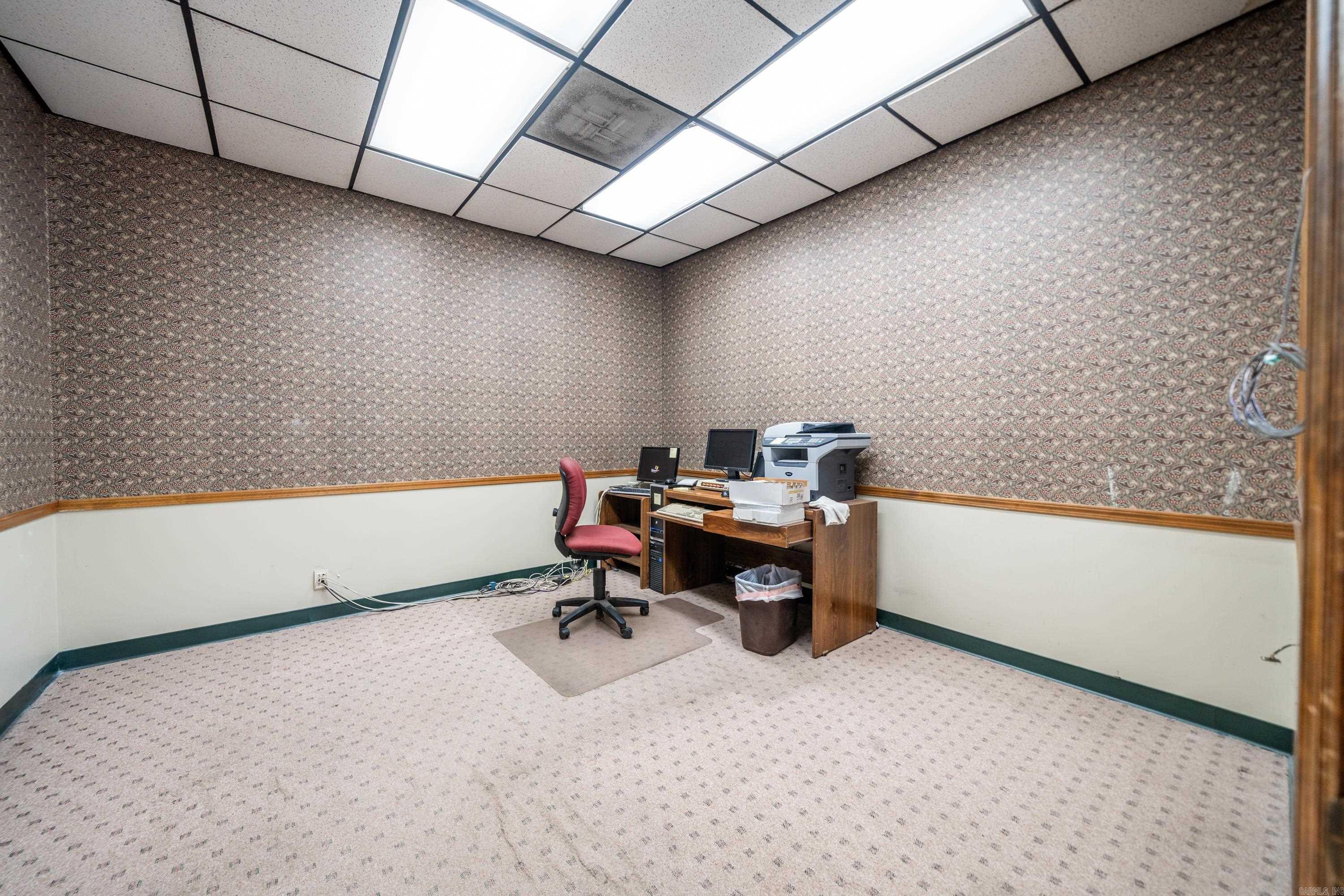 1N-13-35 - Commercial Sale
