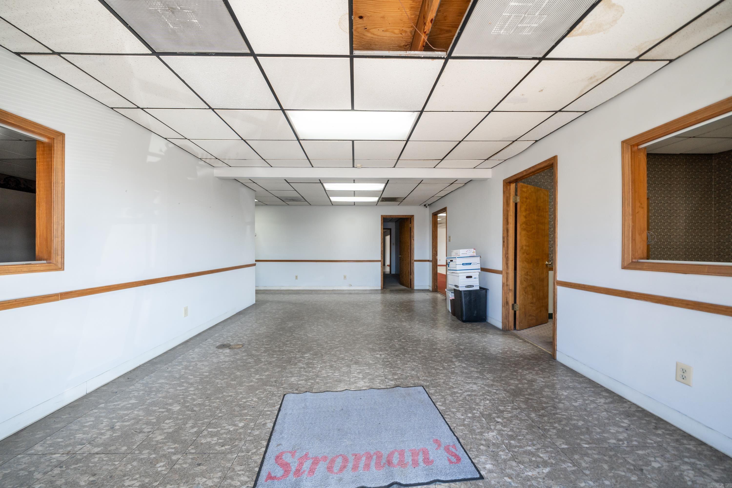 1N-13-35 - Commercial Sale